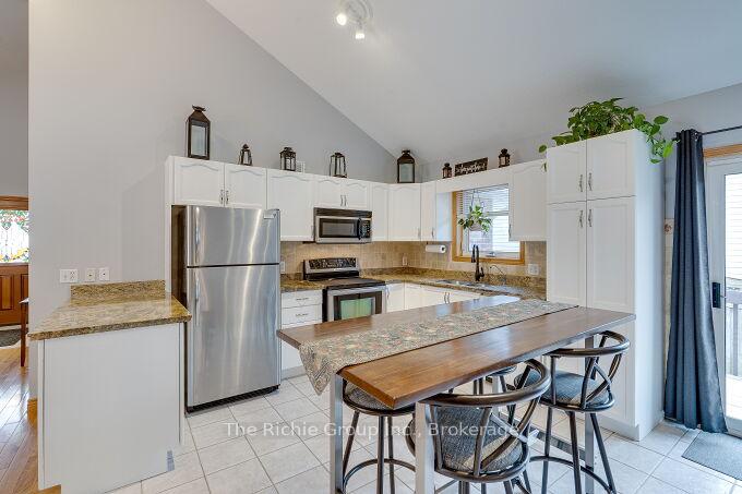 Photo 12 of 624 Cedar Street W, Shelburne — HOMEH