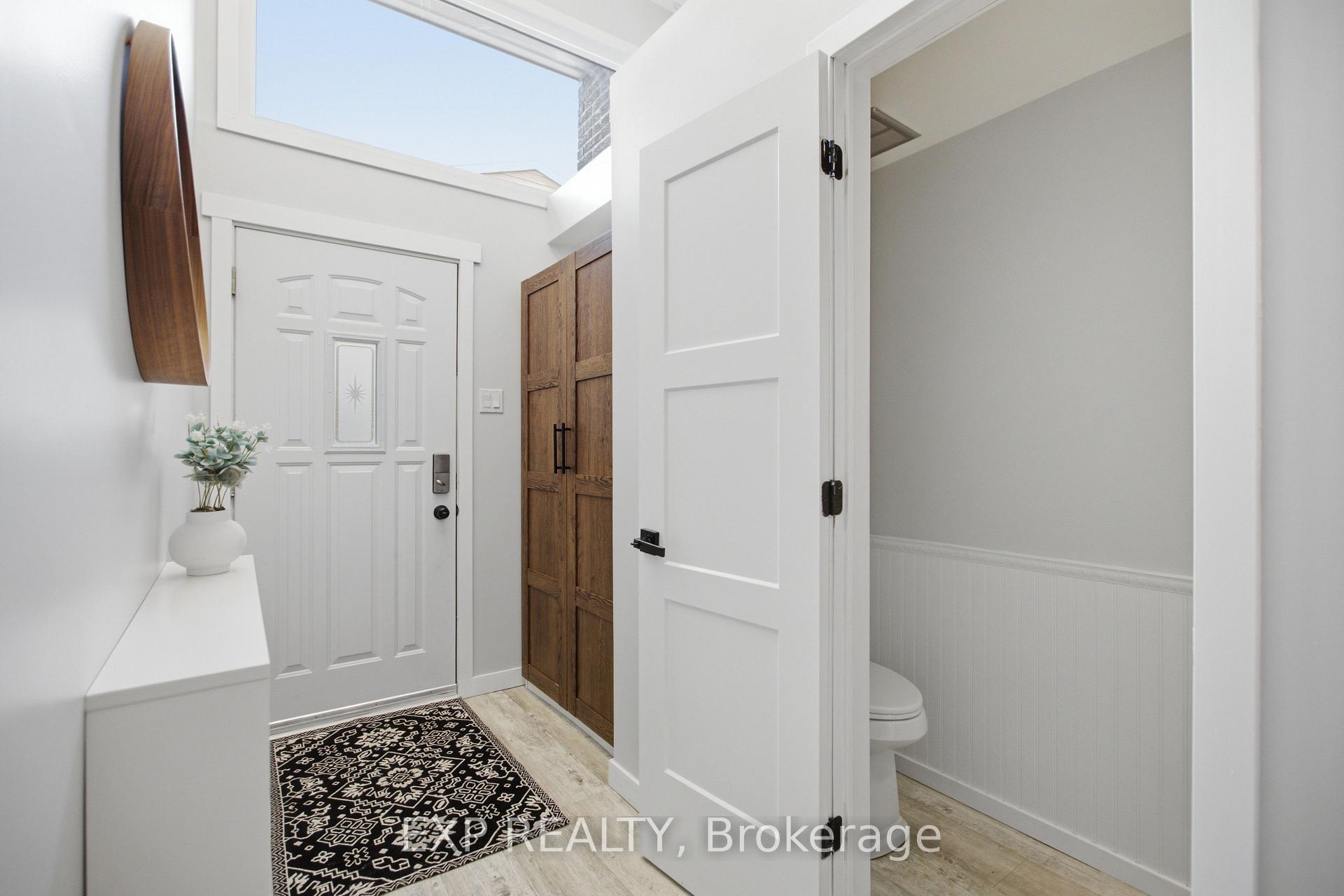 Photo 4 of 2092 Eric Crescent, Ottawa, Pineview — HOMEH