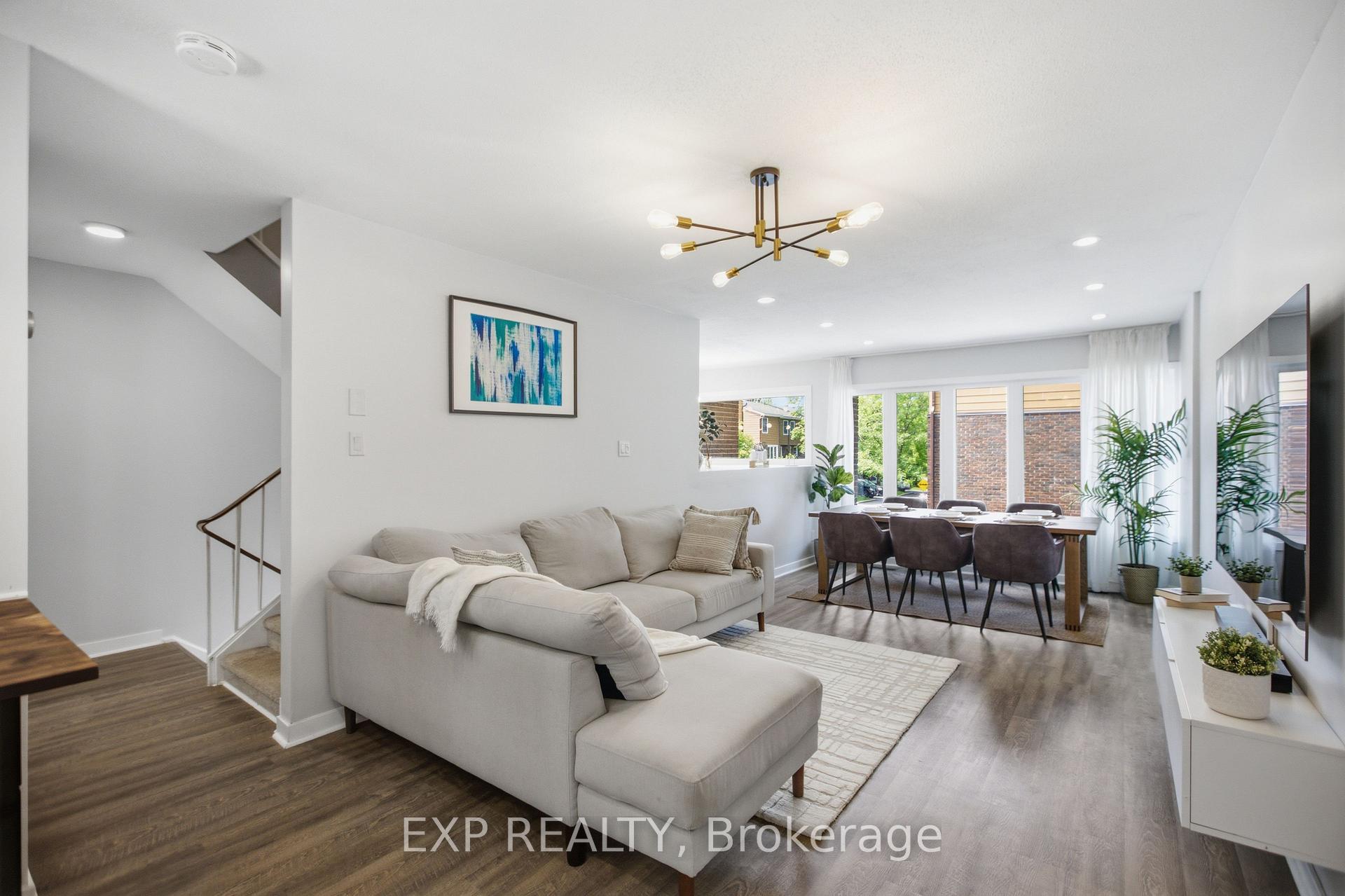 Photo 6 of 2092 Eric Crescent, Ottawa, Pineview — HOMEH