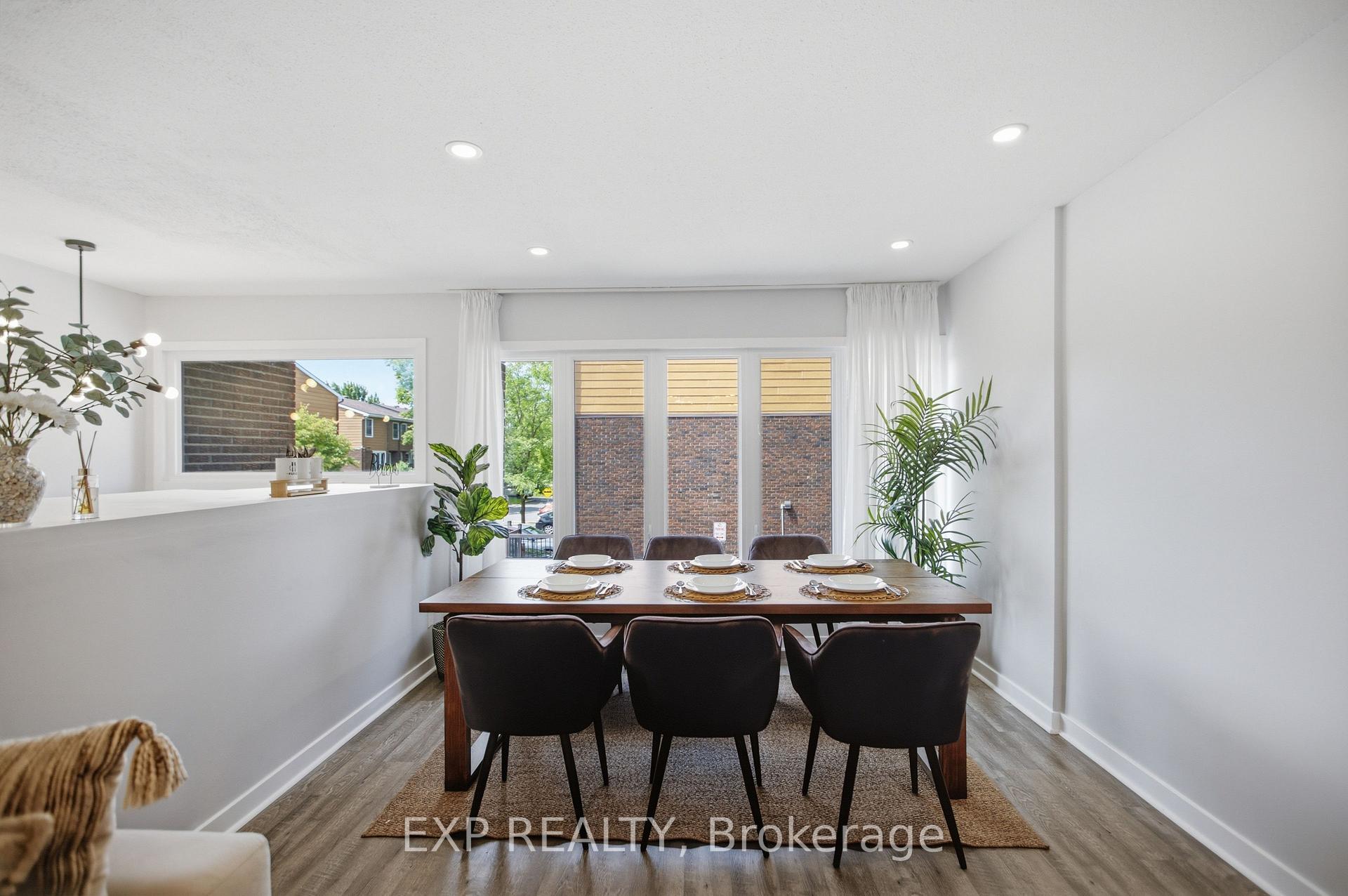 Photo 7 of 2092 Eric Crescent, Ottawa, Pineview — HOMEH