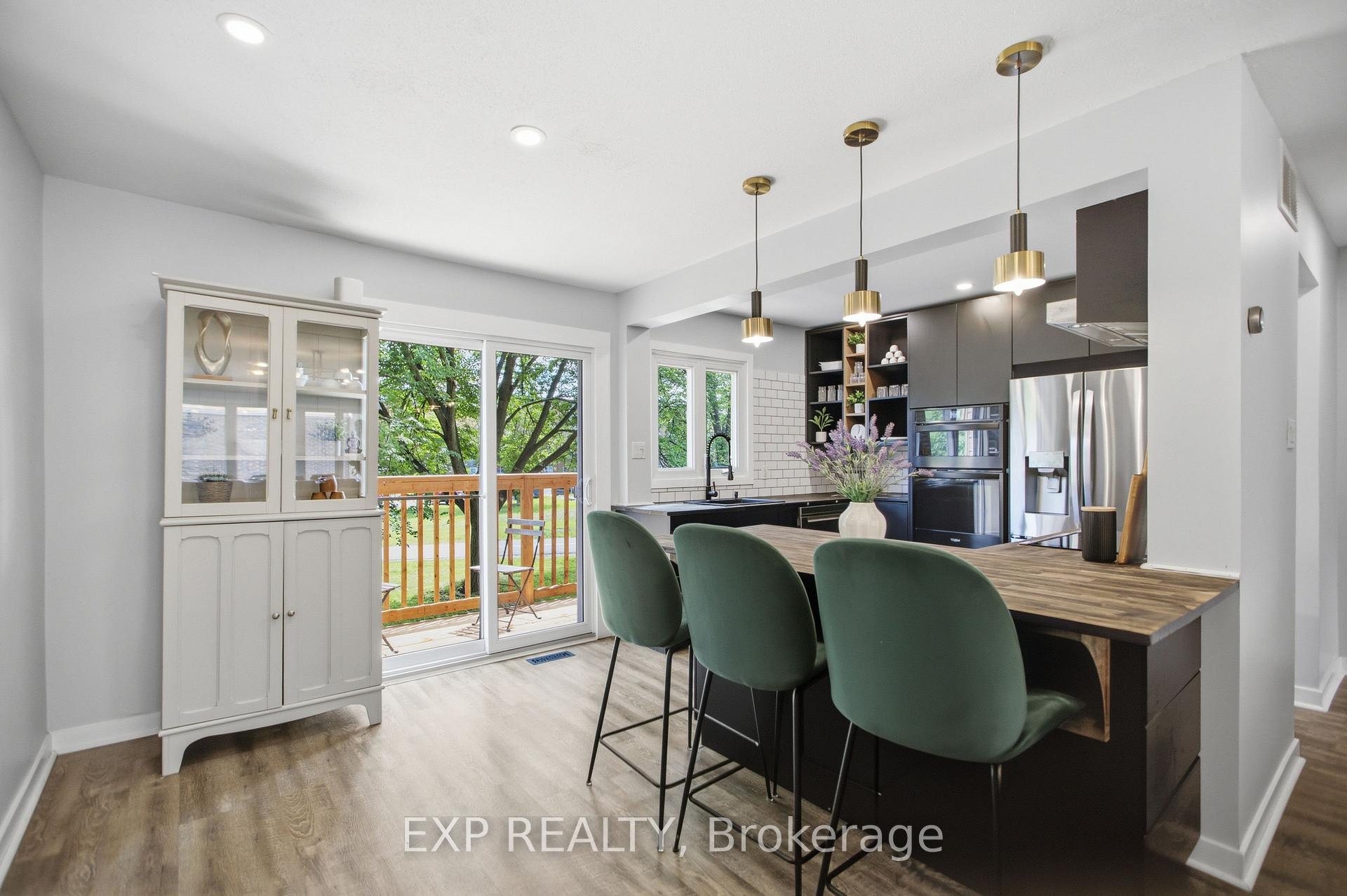 Photo 9 of 2092 Eric Crescent, Ottawa, Pineview — HOMEH