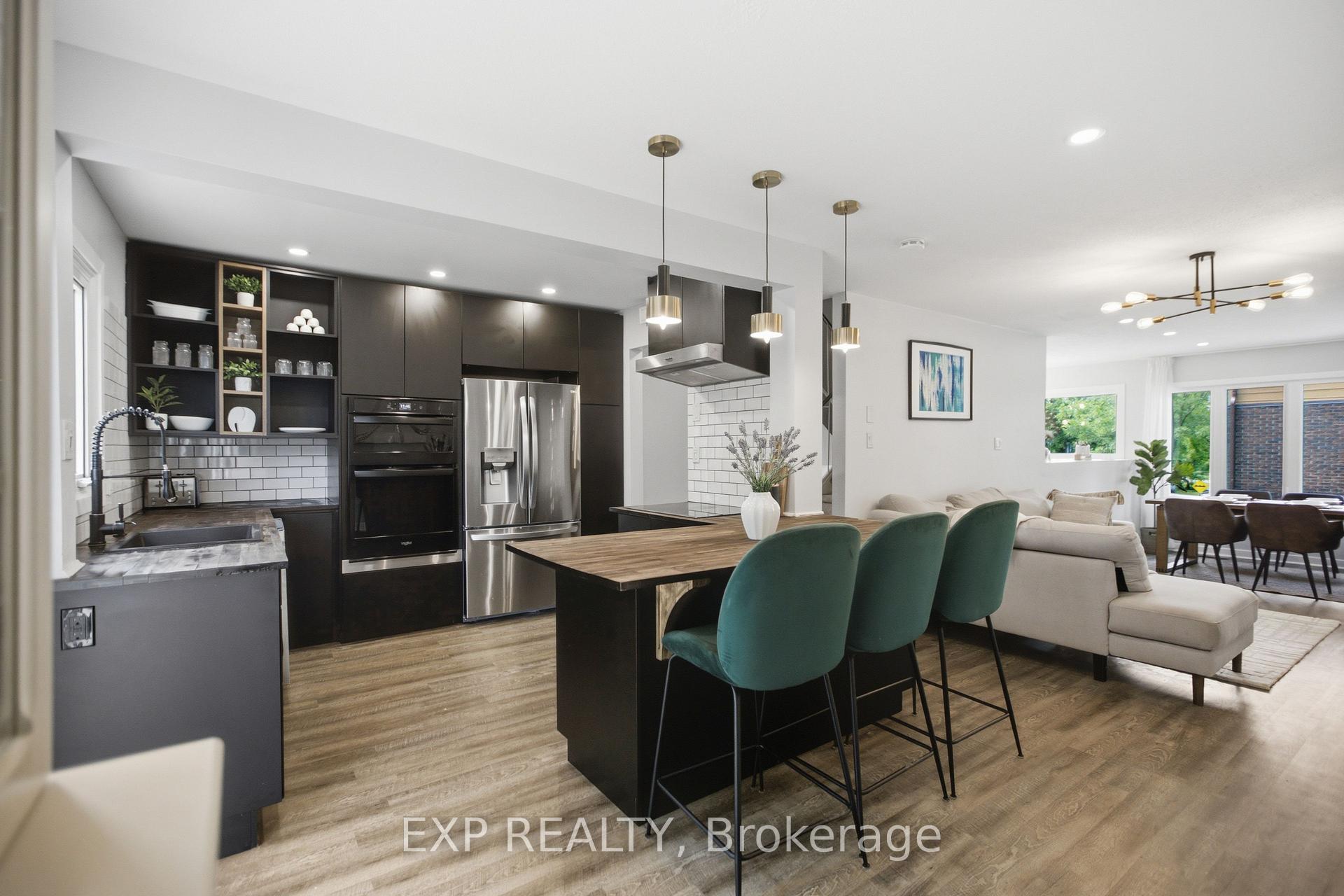 Photo 10 of 2092 Eric Crescent, Ottawa, Pineview — HOMEH