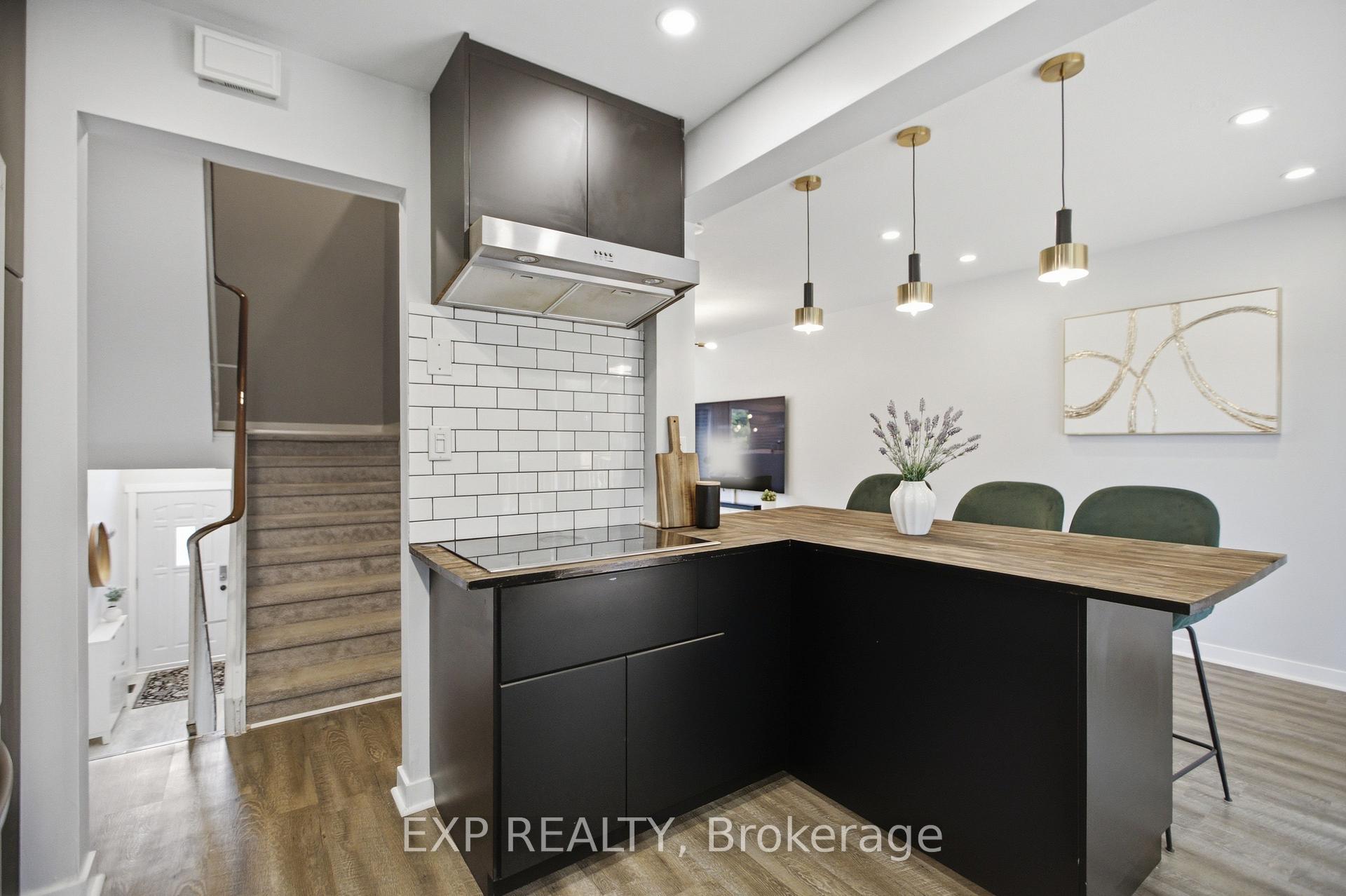 Photo 12 of 2092 Eric Crescent, Ottawa, Pineview — HOMEH
