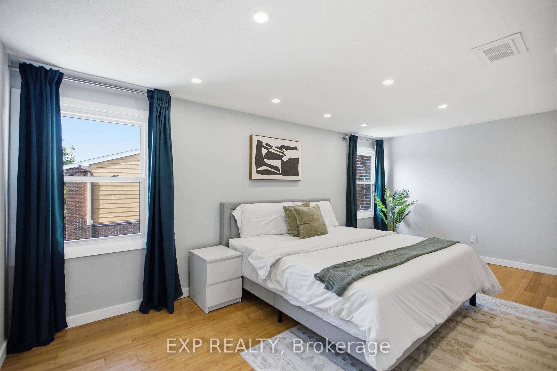 Photo 14 of 2092 Eric Crescent, Ottawa, Pineview — HOMEH