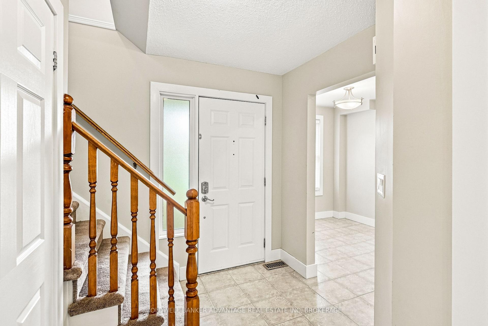 Photo 4 of 39 Dundee Drive, St. Catharines, Secord Woods — HOMEH