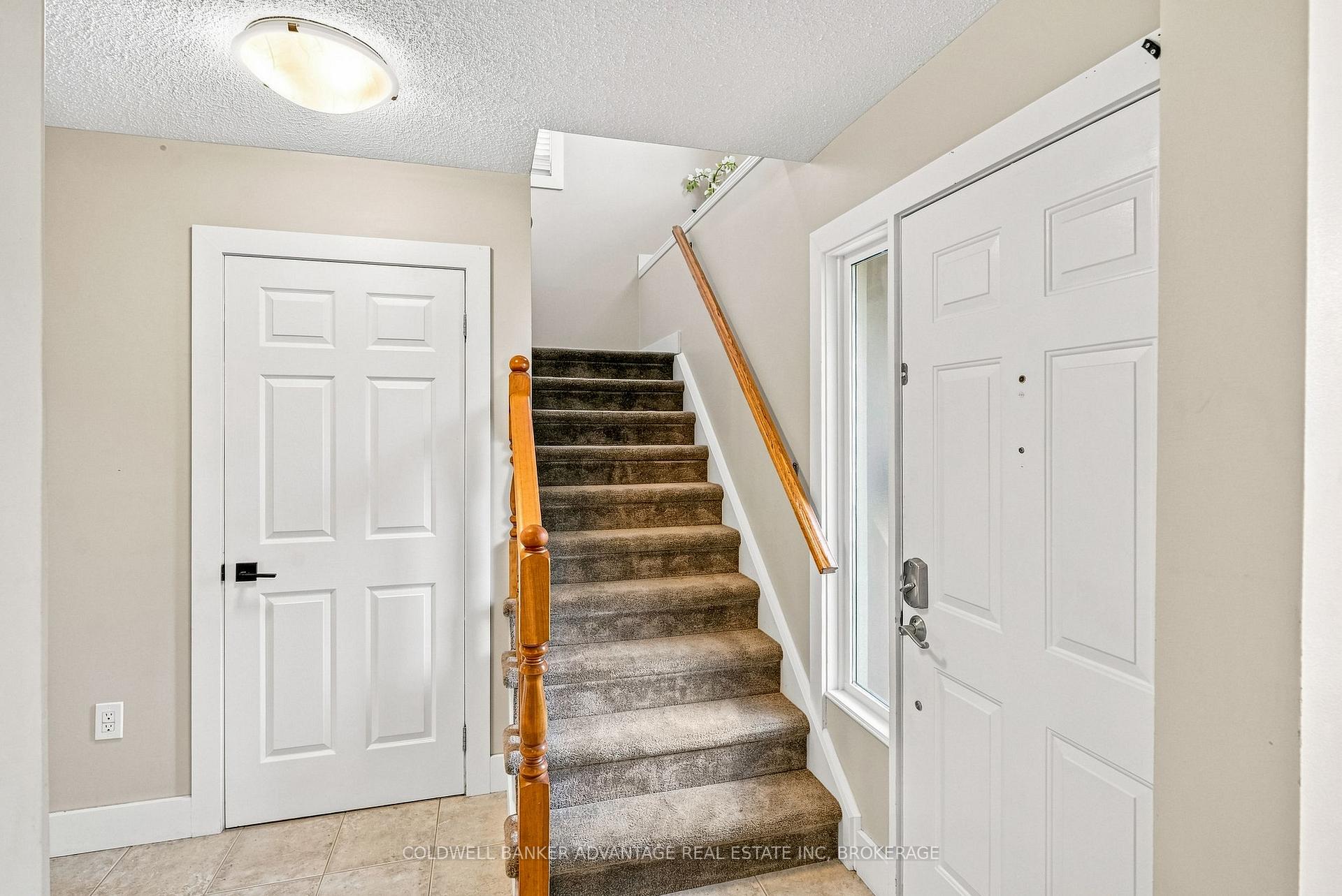 Photo 5 of 39 Dundee Drive, St. Catharines, Secord Woods — HOMEH