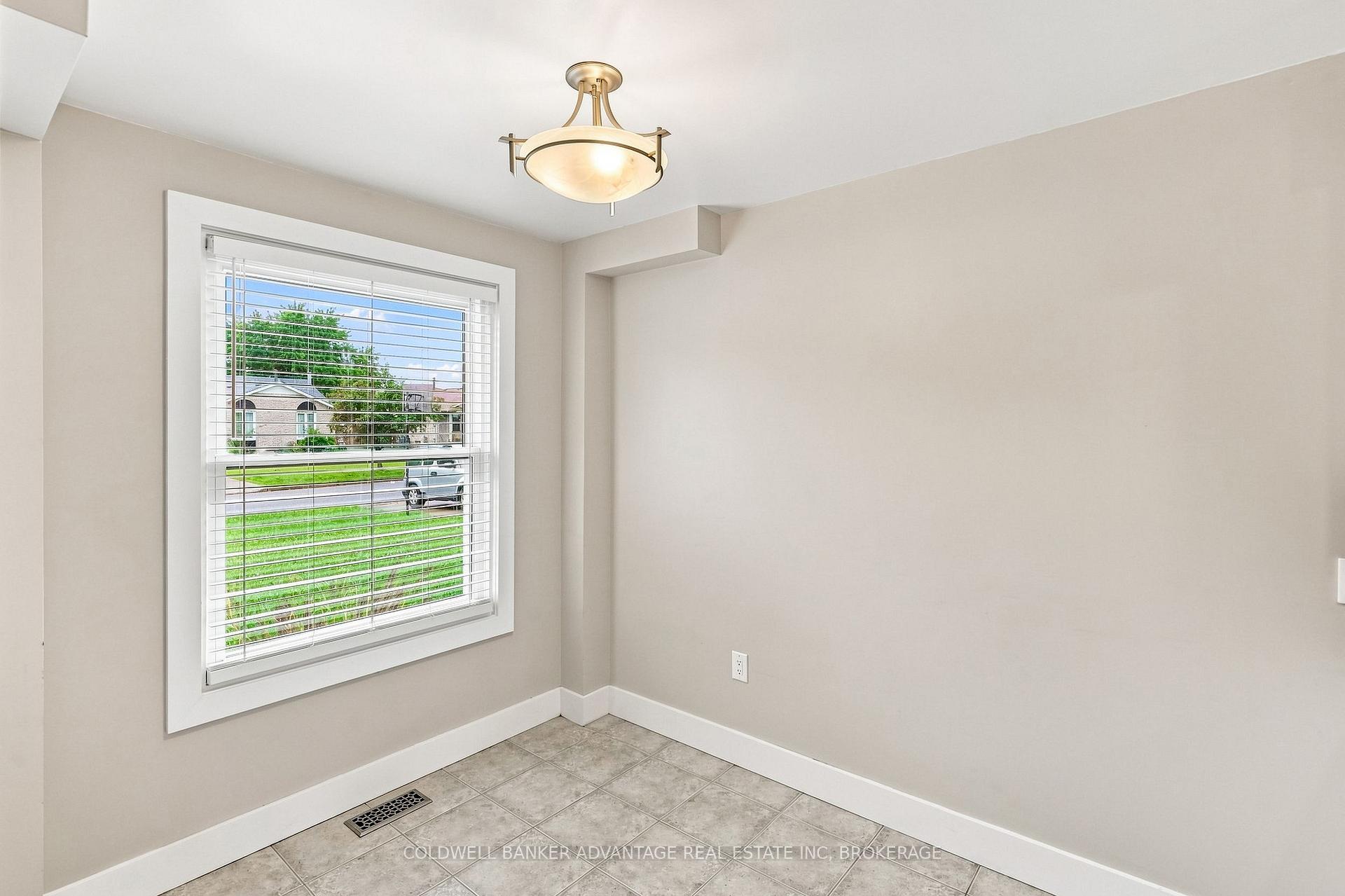 Photo 6 of 39 Dundee Drive, St. Catharines, Secord Woods — HOMEH