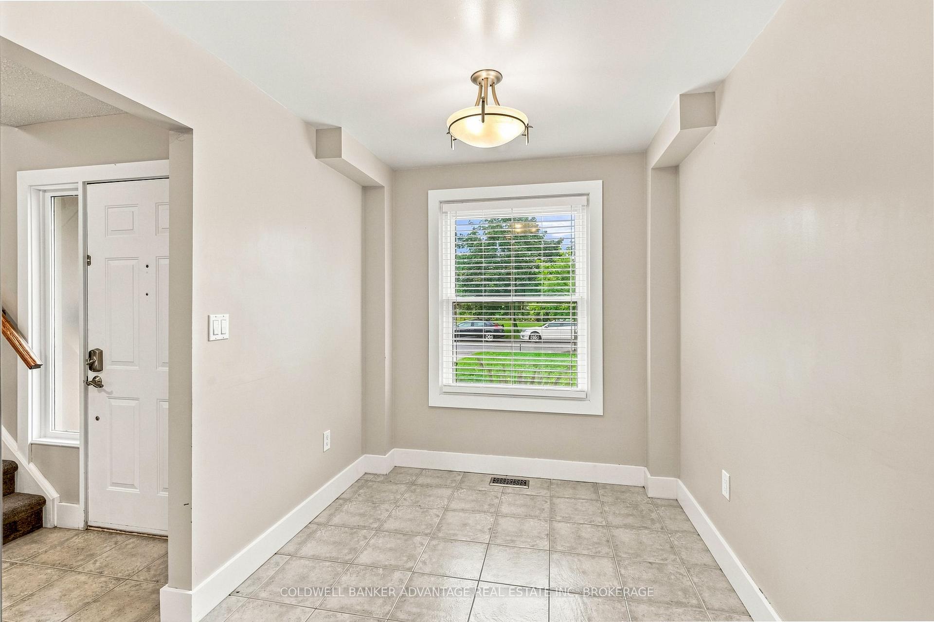 Photo 7 of 39 Dundee Drive, St. Catharines, Secord Woods — HOMEH