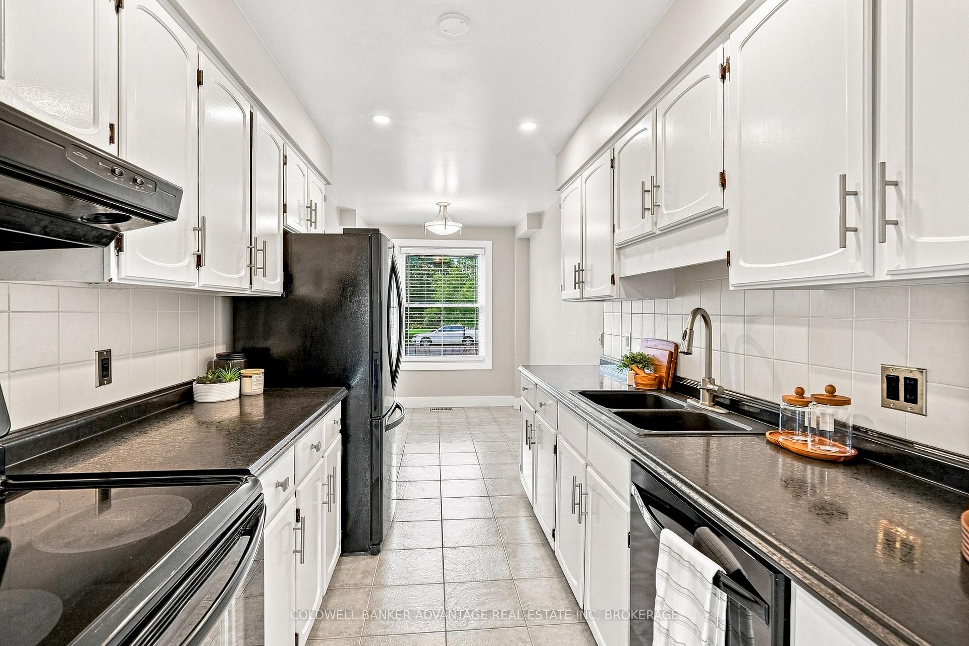 Photo 9 of 39 Dundee Drive, St. Catharines, Secord Woods — HOMEH