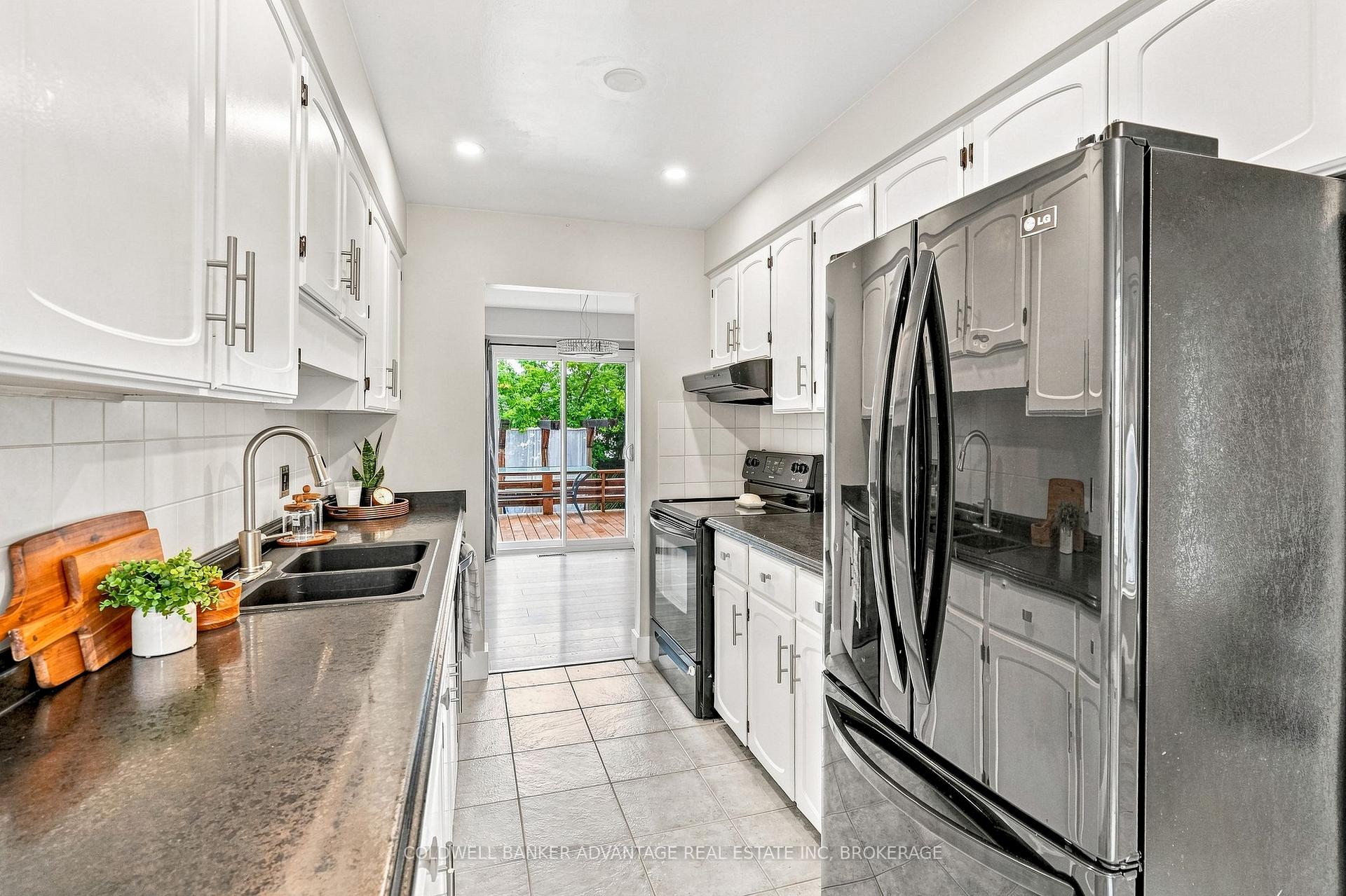 Photo 8 of 39 Dundee Drive, St. Catharines, Secord Woods — HOMEH