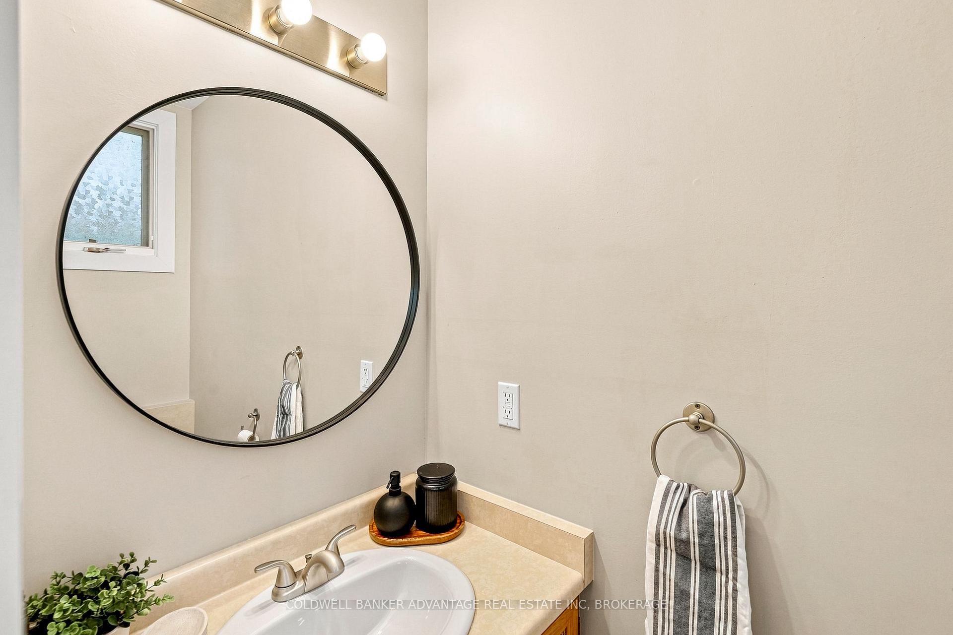 Photo 25 of 39 Dundee Drive, St. Catharines, Secord Woods — HOMEH
