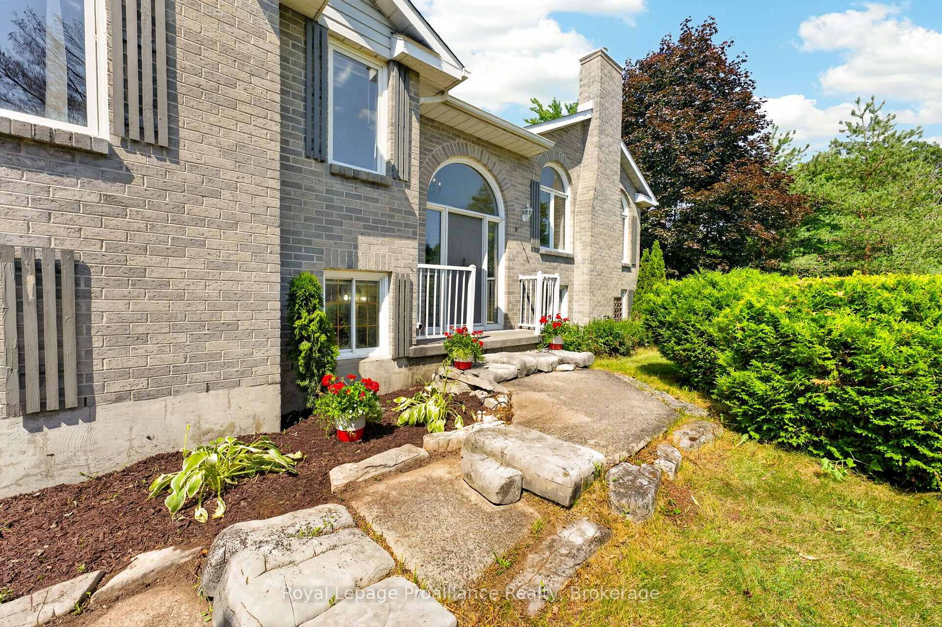 Photo 2 of 3561 Vienna Crescent, Frontenac, Frontenac South — HOMEH