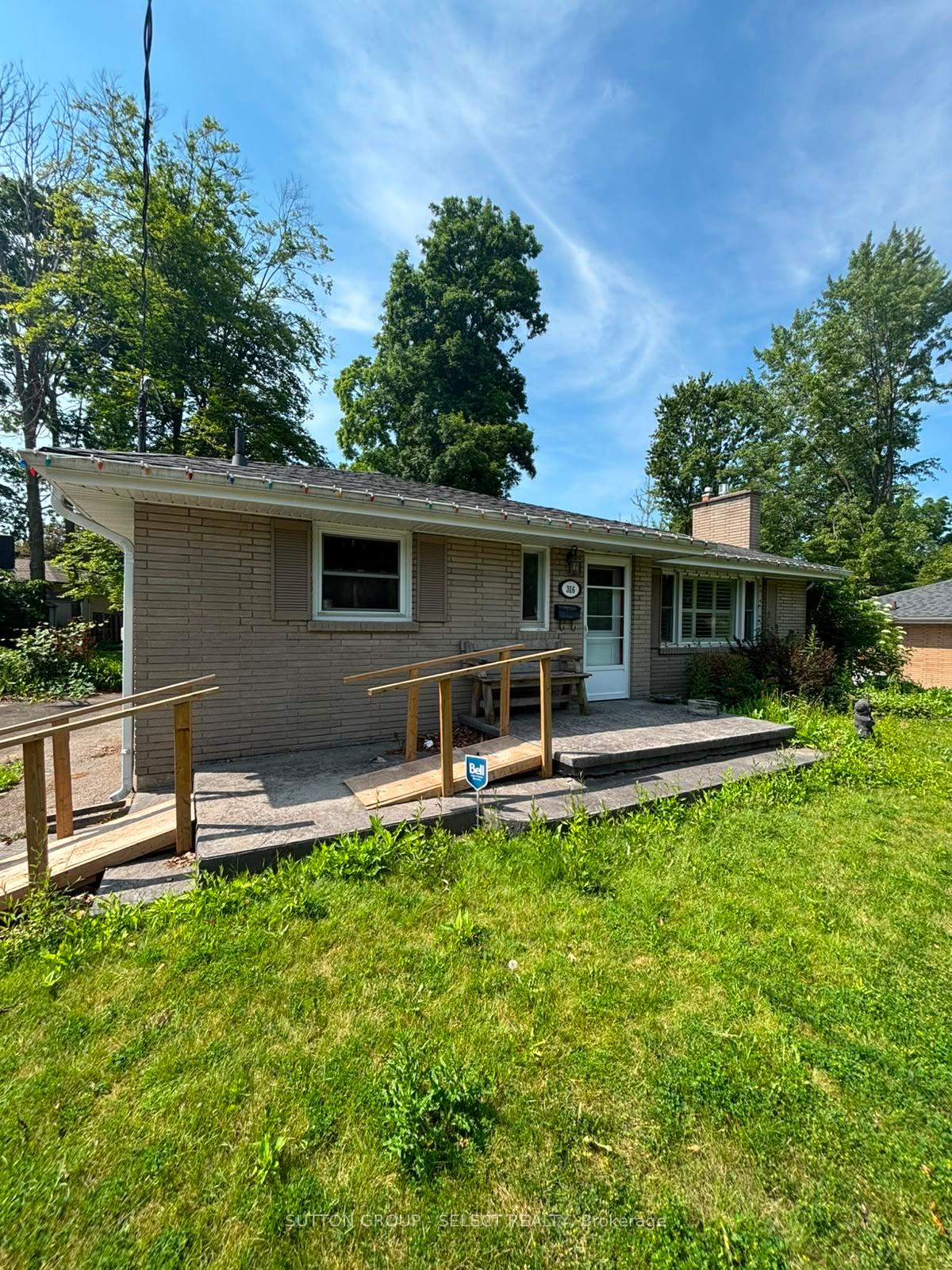 Photo 2 of 316 Ridgewood Crescent, London, South D — HOMEH