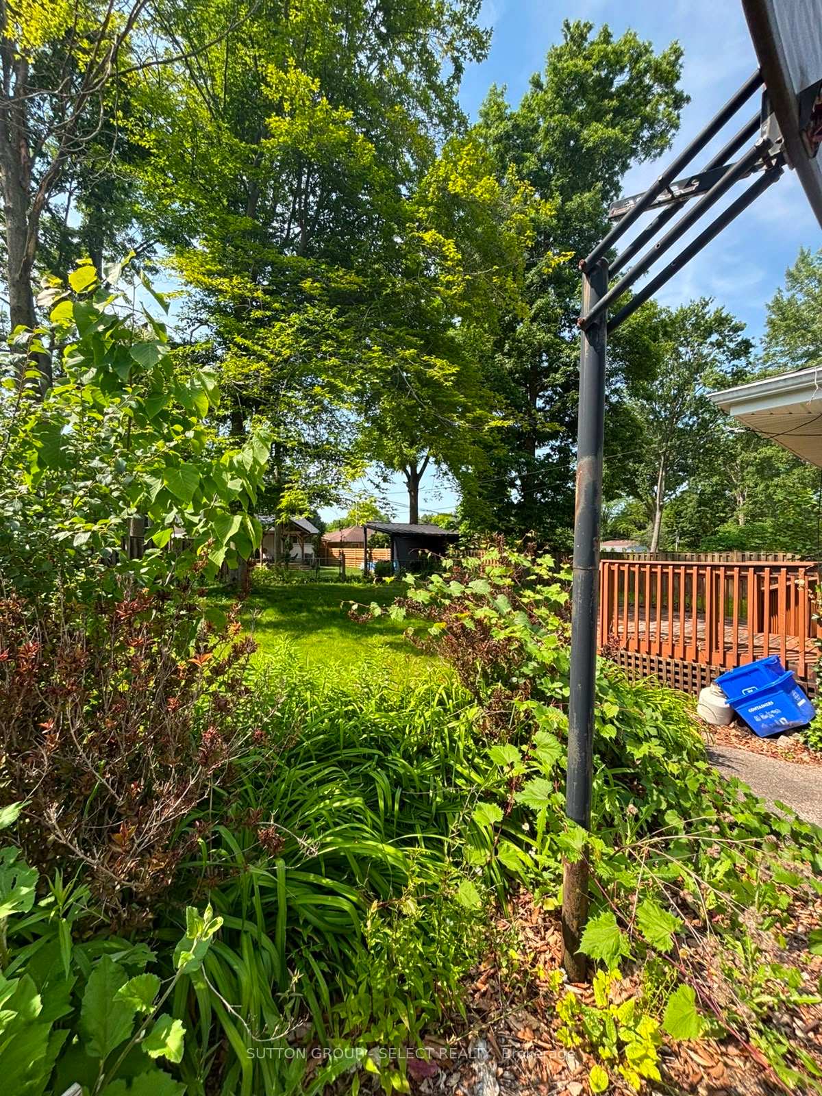 Photo 3 of 316 Ridgewood Crescent, London, South D — HOMEH