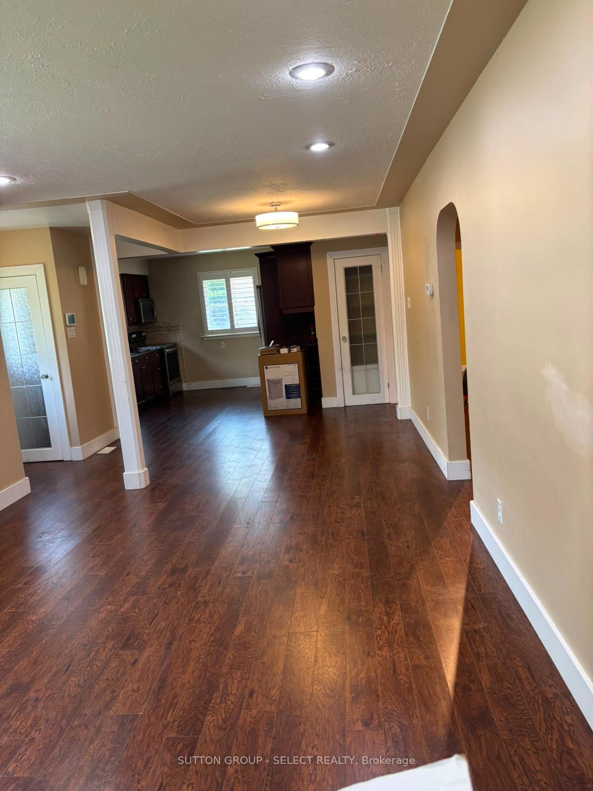 Photo 5 of 316 Ridgewood Crescent, London, South D — HOMEH