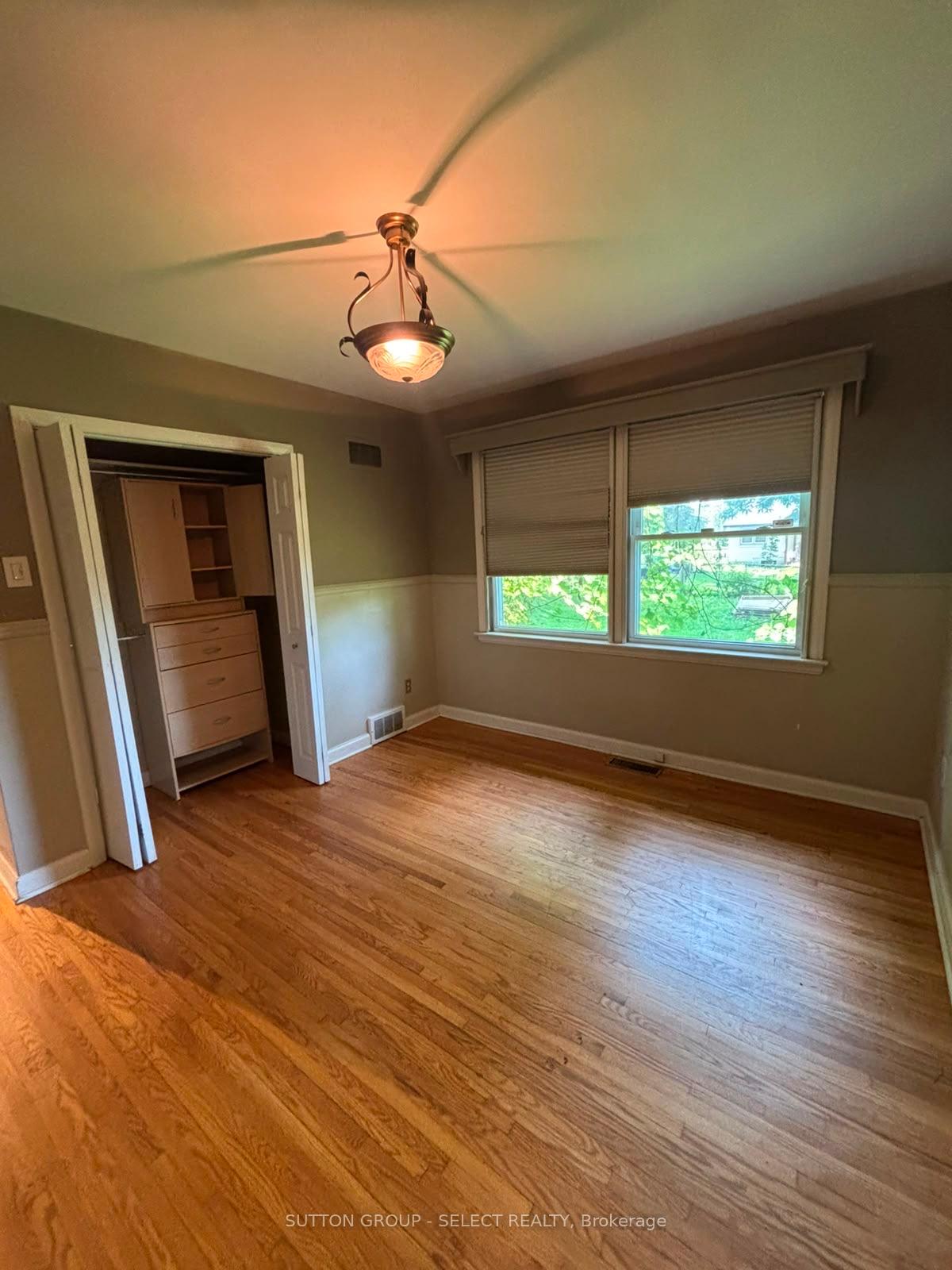Photo 7 of 316 Ridgewood Crescent, London, South D — HOMEH