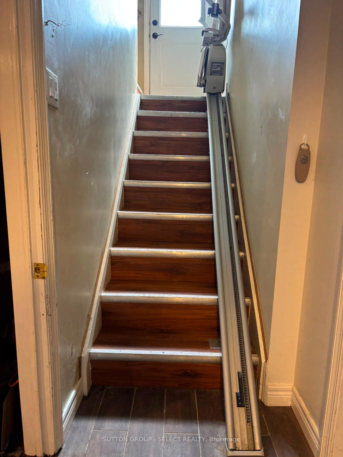 Photo 10 of 316 Ridgewood Crescent, London, South D — HOMEH