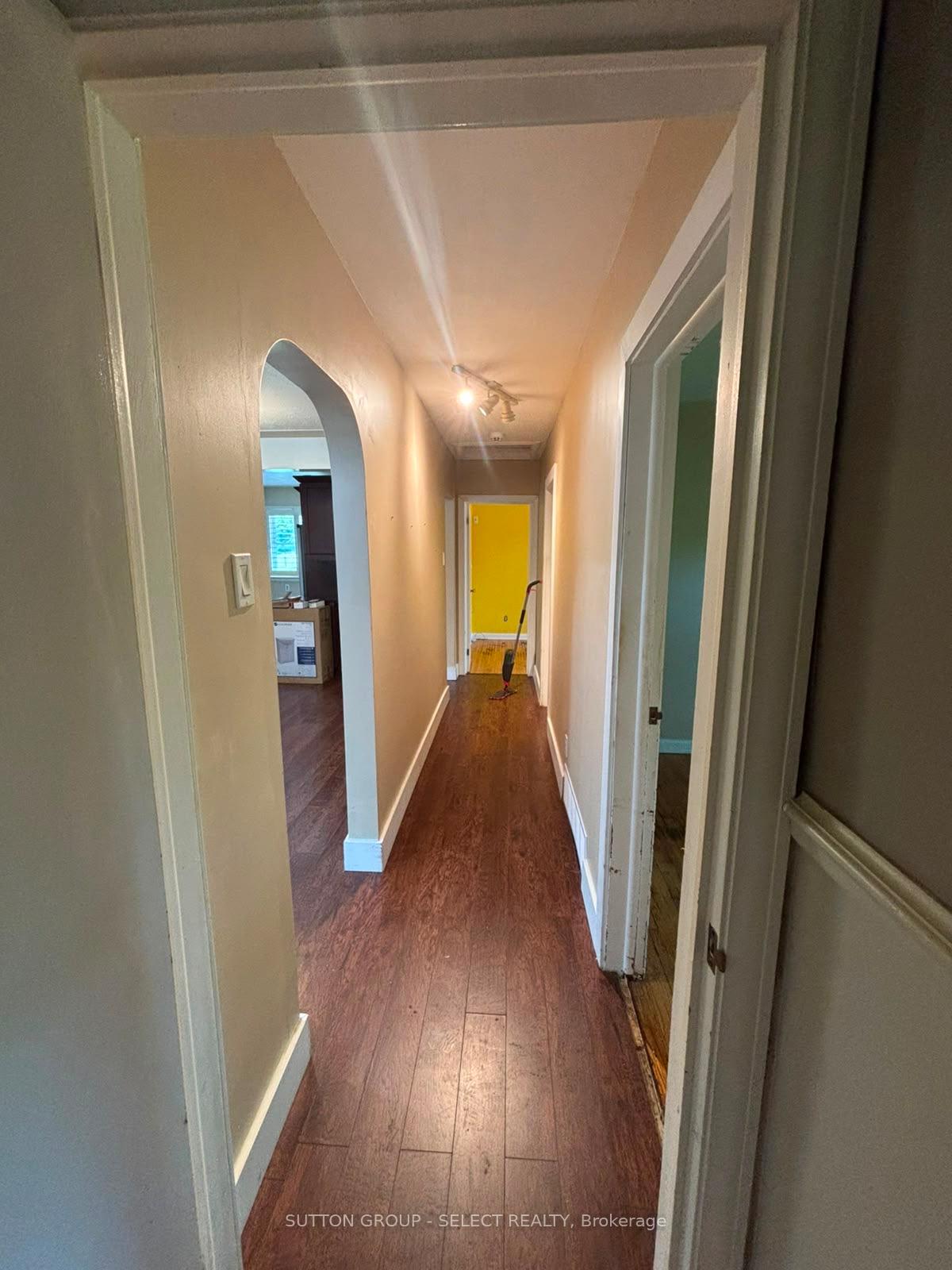 Photo 12 of 316 Ridgewood Crescent, London, South D — HOMEH