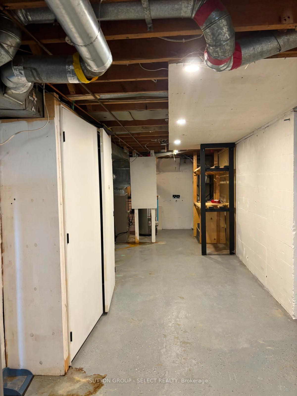 Photo 13 of 316 Ridgewood Crescent, London, South D — HOMEH