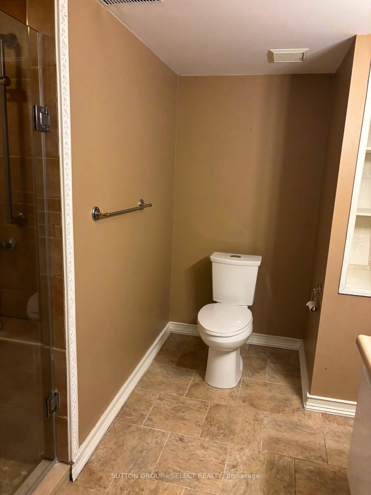 Photo 15 of 316 Ridgewood Crescent, London, South D — HOMEH