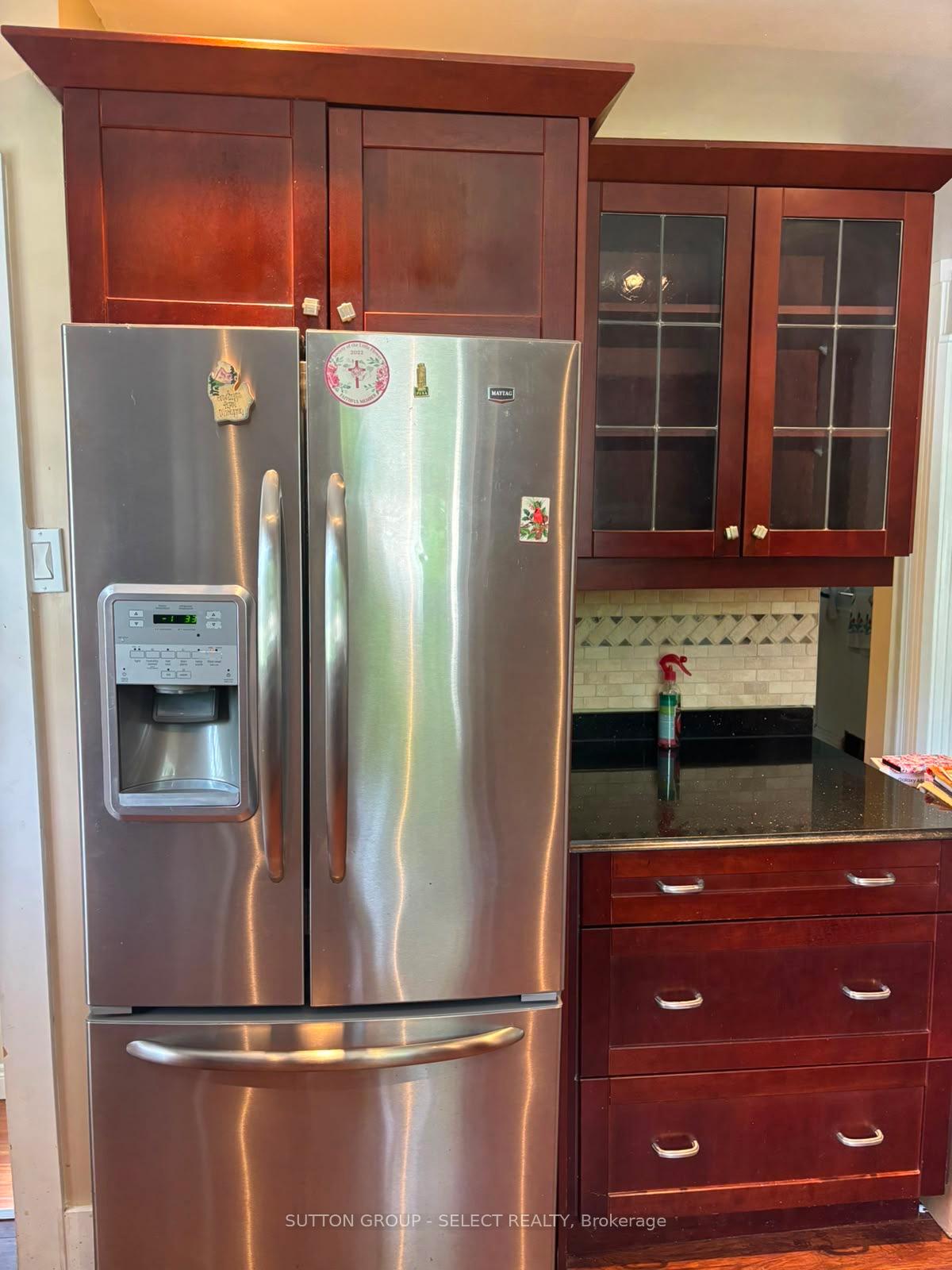Photo 16 of 316 Ridgewood Crescent, London, South D — HOMEH
