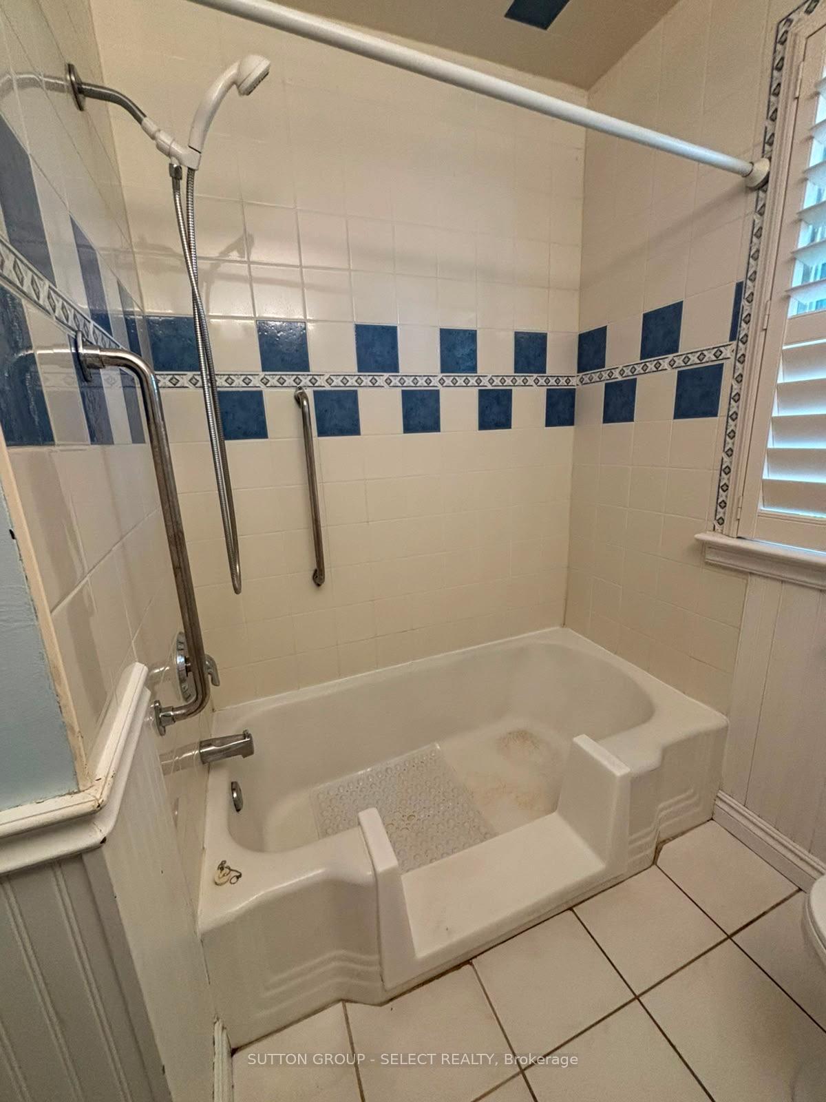 Photo 17 of 316 Ridgewood Crescent, London, South D — HOMEH