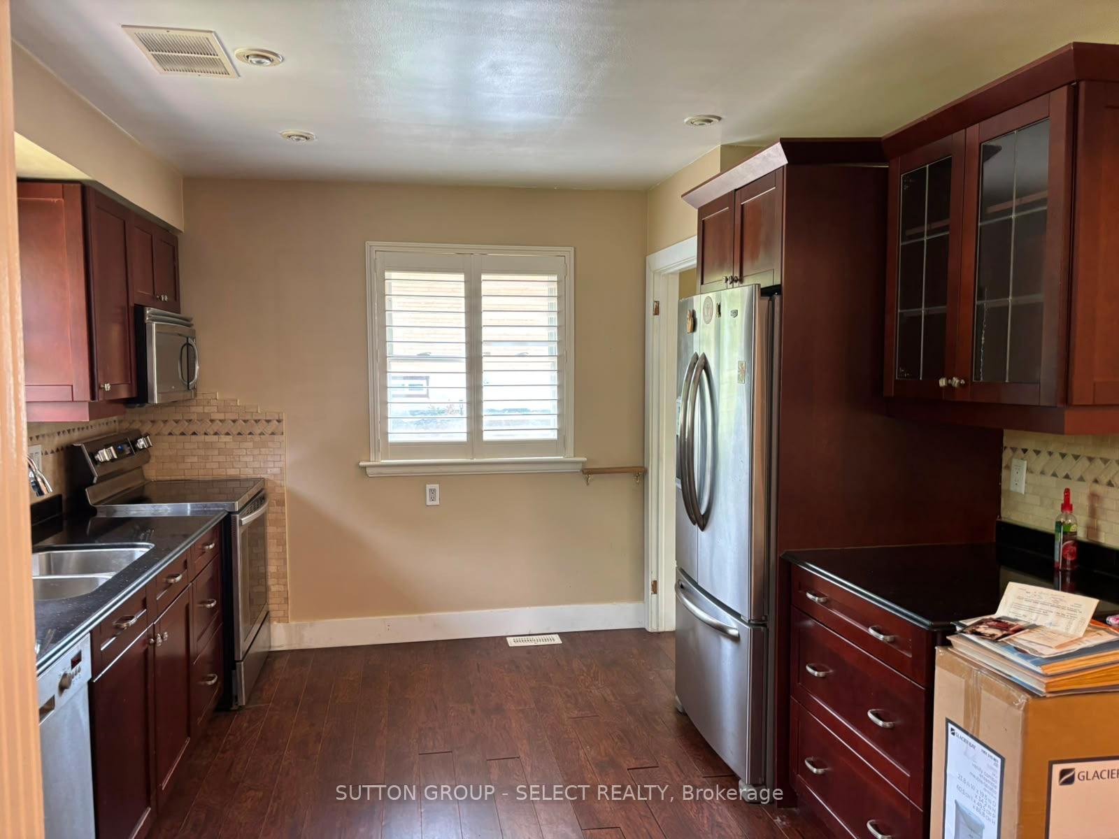 Photo 19 of 316 Ridgewood Crescent, London, South D — HOMEH