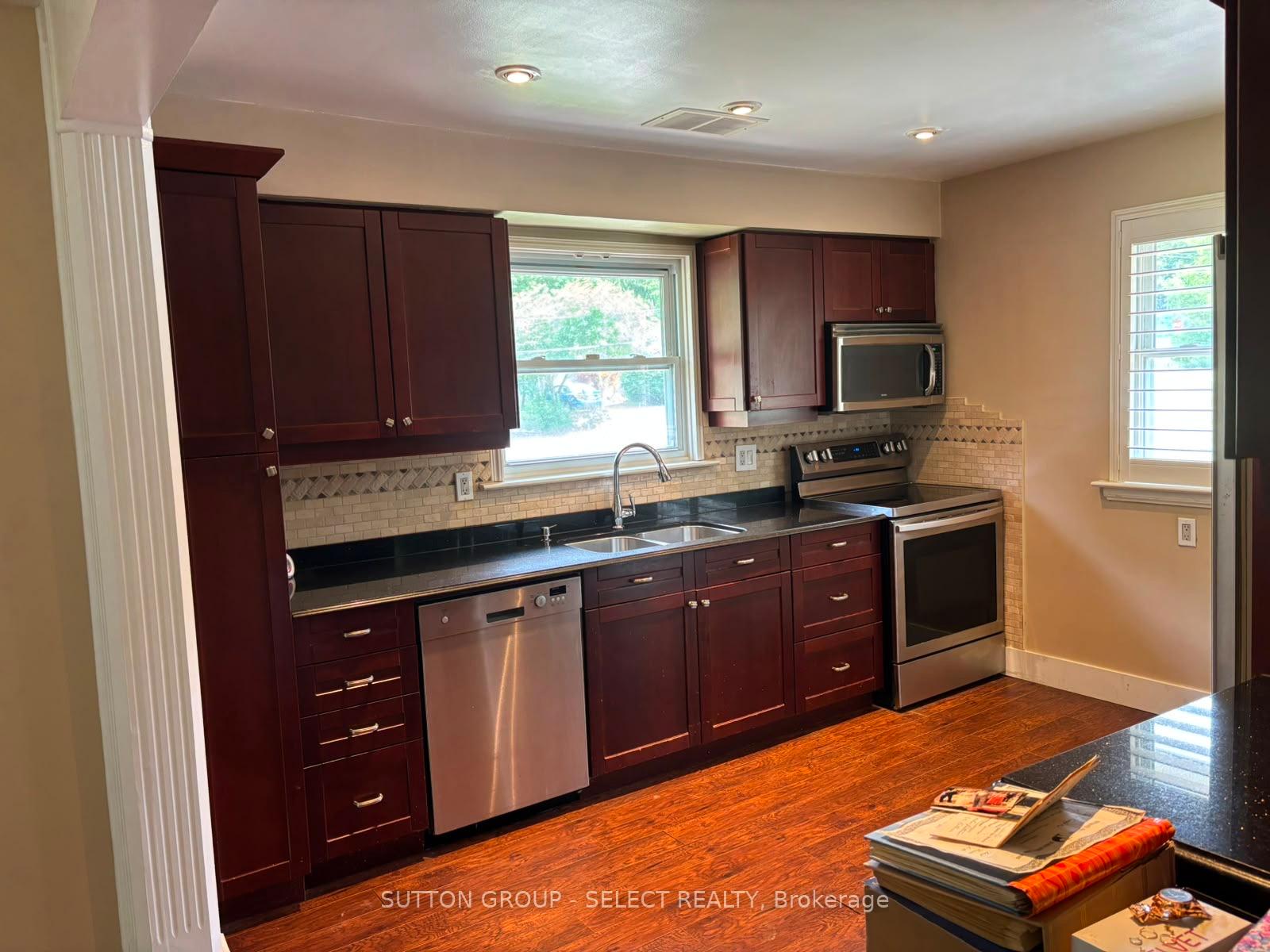 Photo 22 of 316 Ridgewood Crescent, London, South D — HOMEH