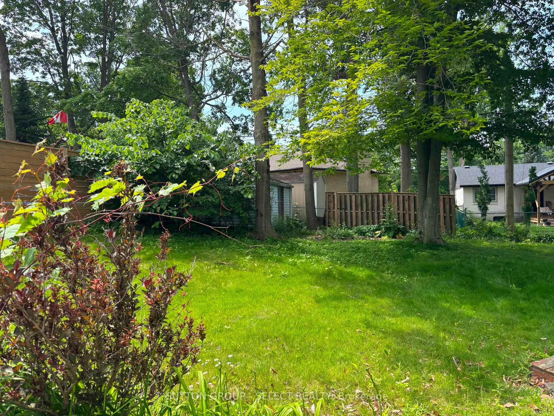 Photo 29 of 316 Ridgewood Crescent, London, South D — HOMEH