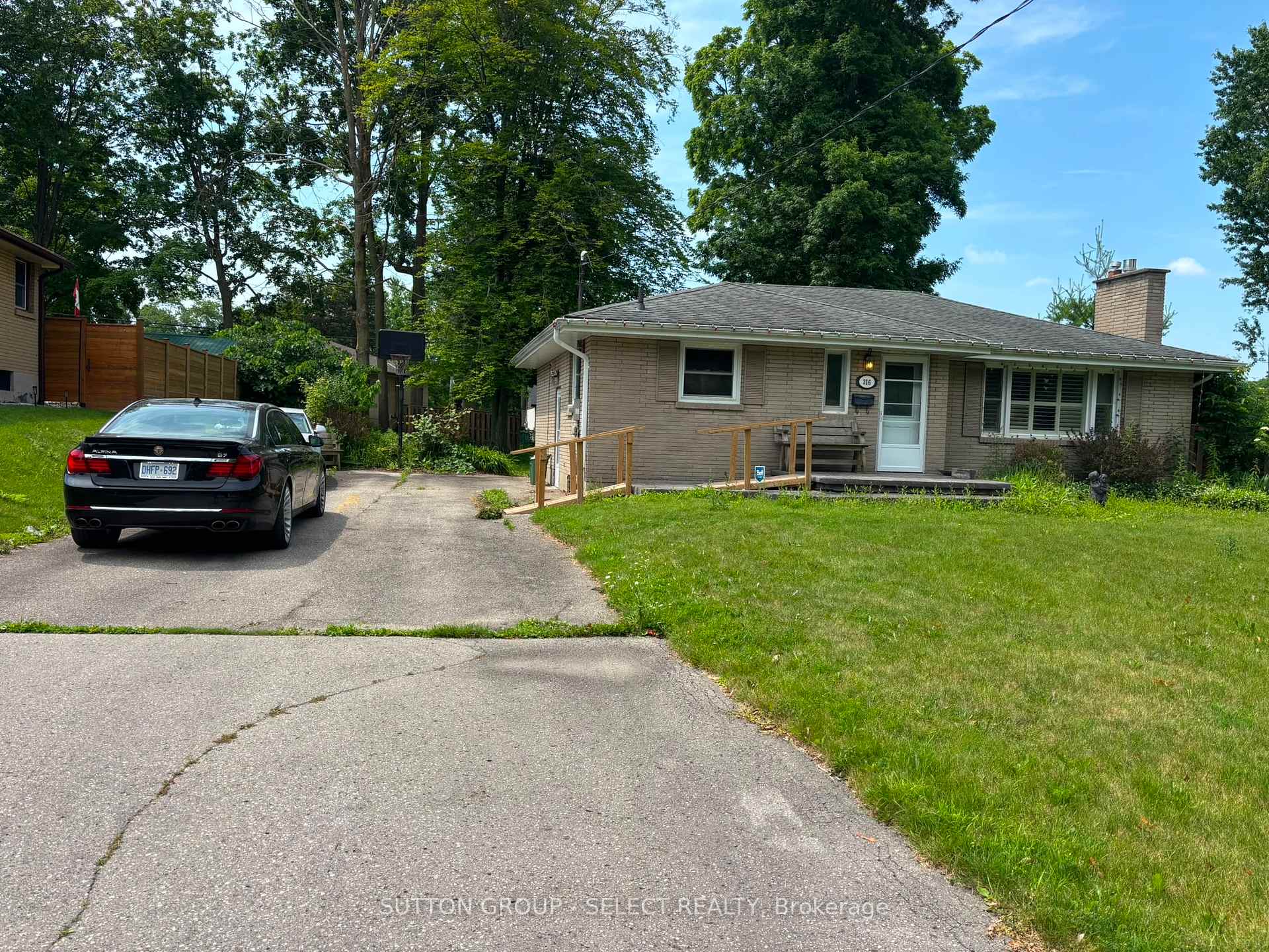 Photo 31 of 316 Ridgewood Crescent, London, South D — HOMEH