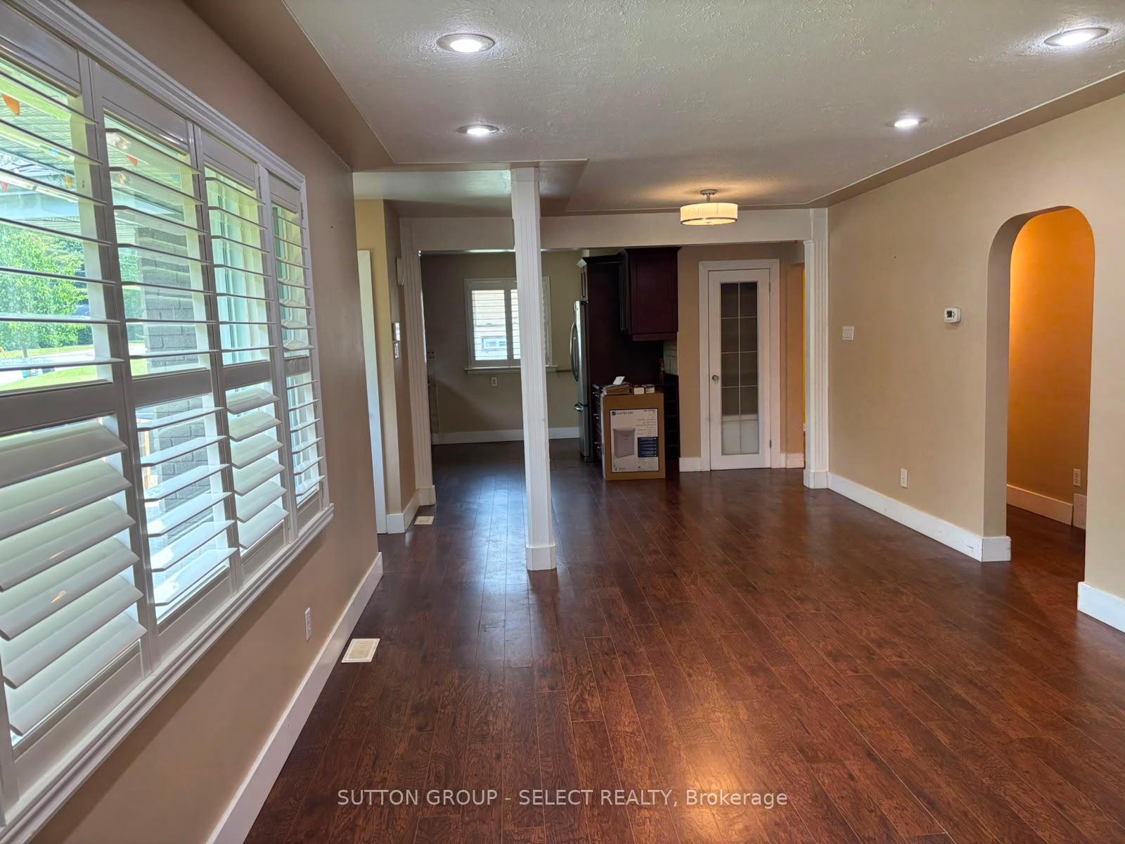 Photo 33 of 316 Ridgewood Crescent, London, South D — HOMEH