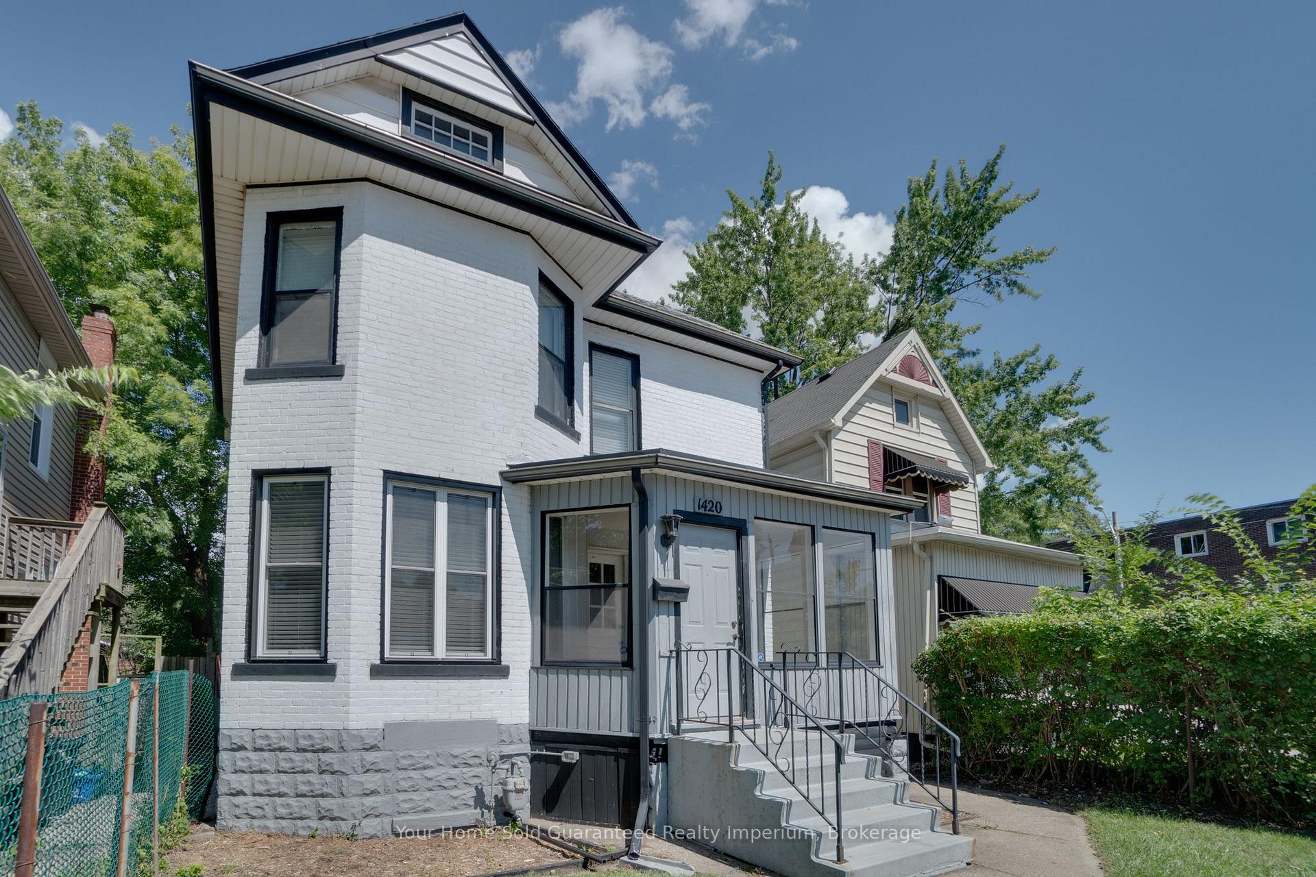 Photo of 1420 University Avenue W