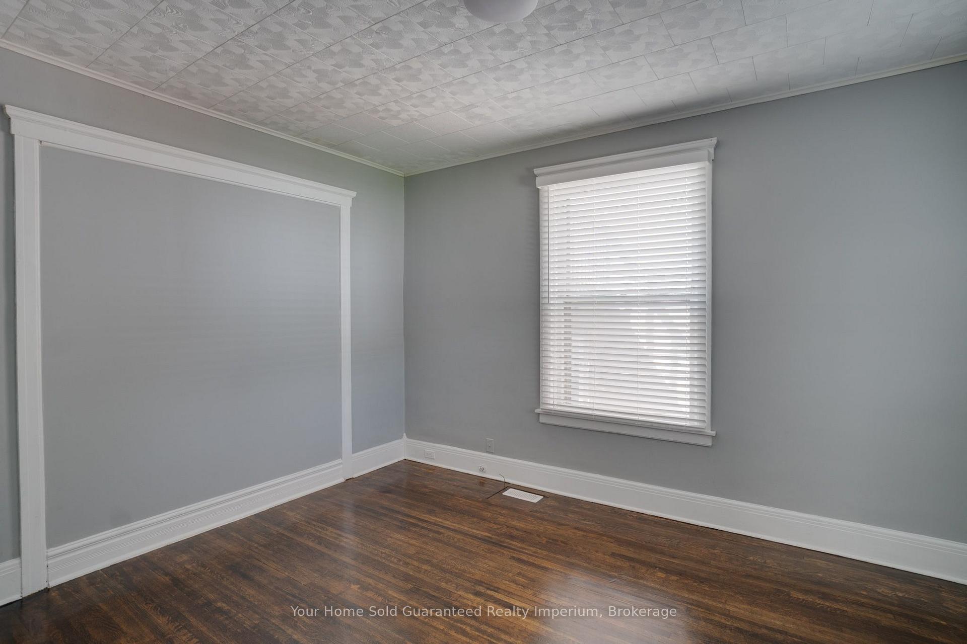 Photo 7 of 1420 University Avenue W, Windsor, Windsor University District — HOMEH