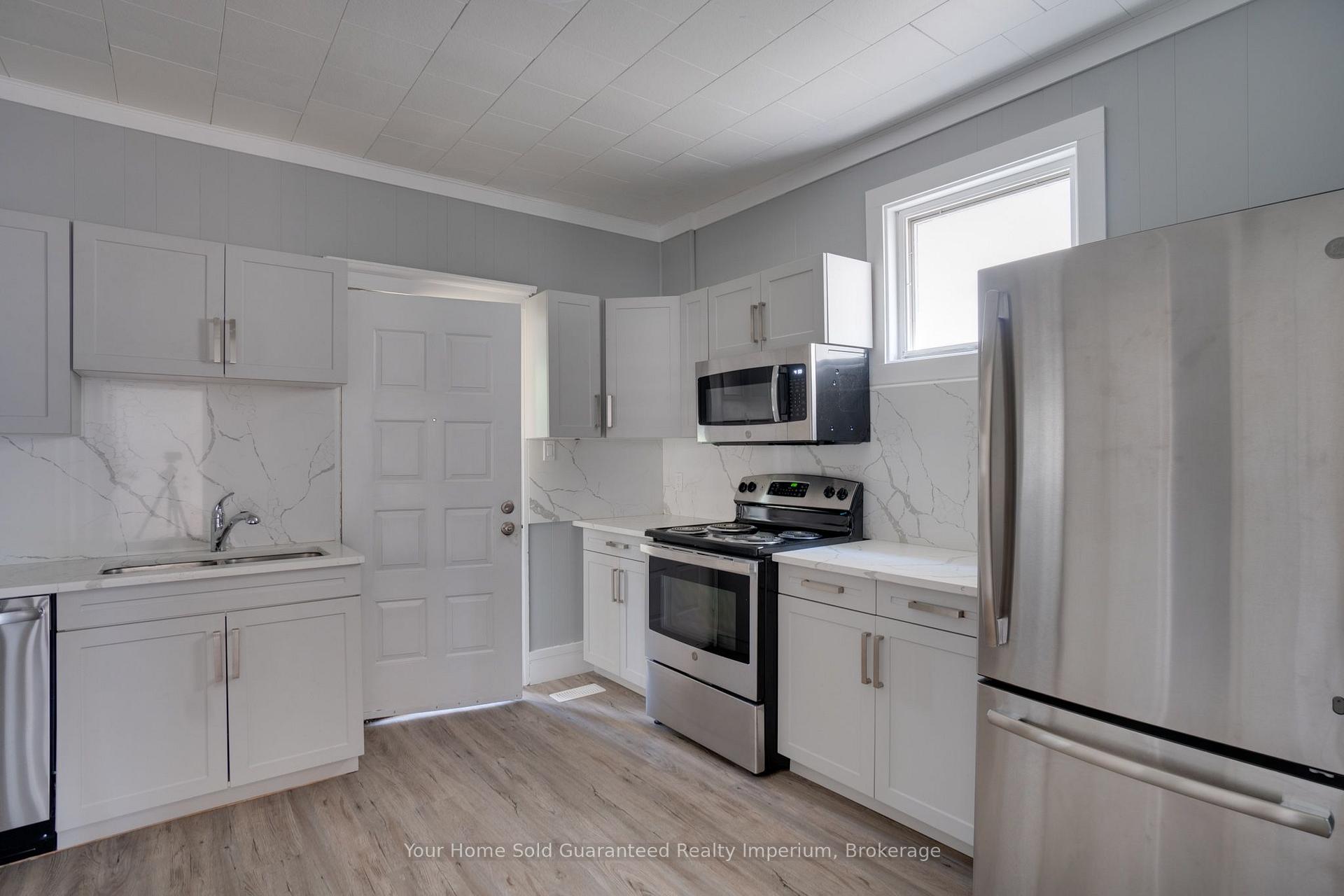 Photo 11 of 1420 University Avenue W, Windsor, Windsor University District — HOMEH