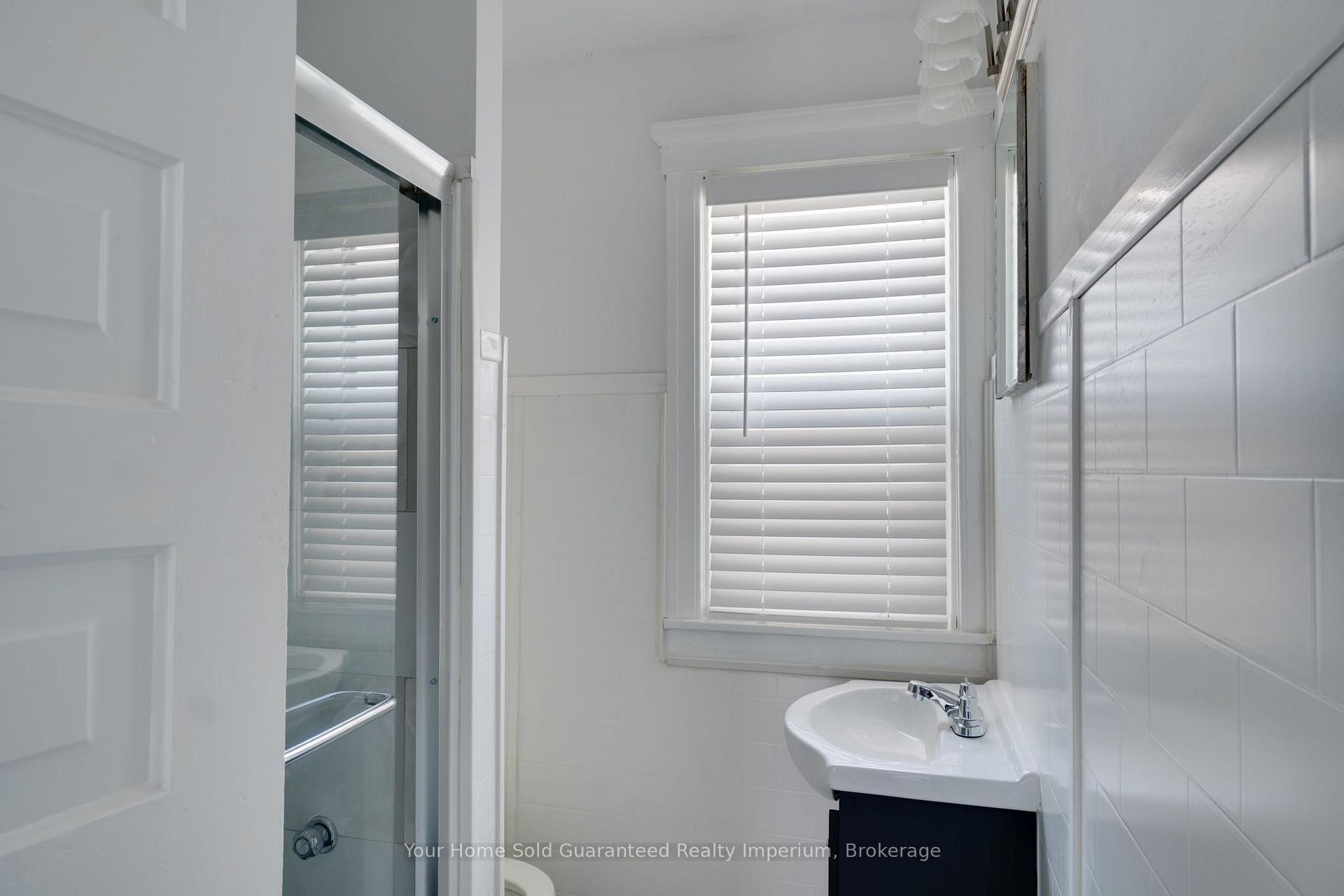 Photo 18 of 1420 University Avenue W, Windsor, Windsor University District — HOMEH