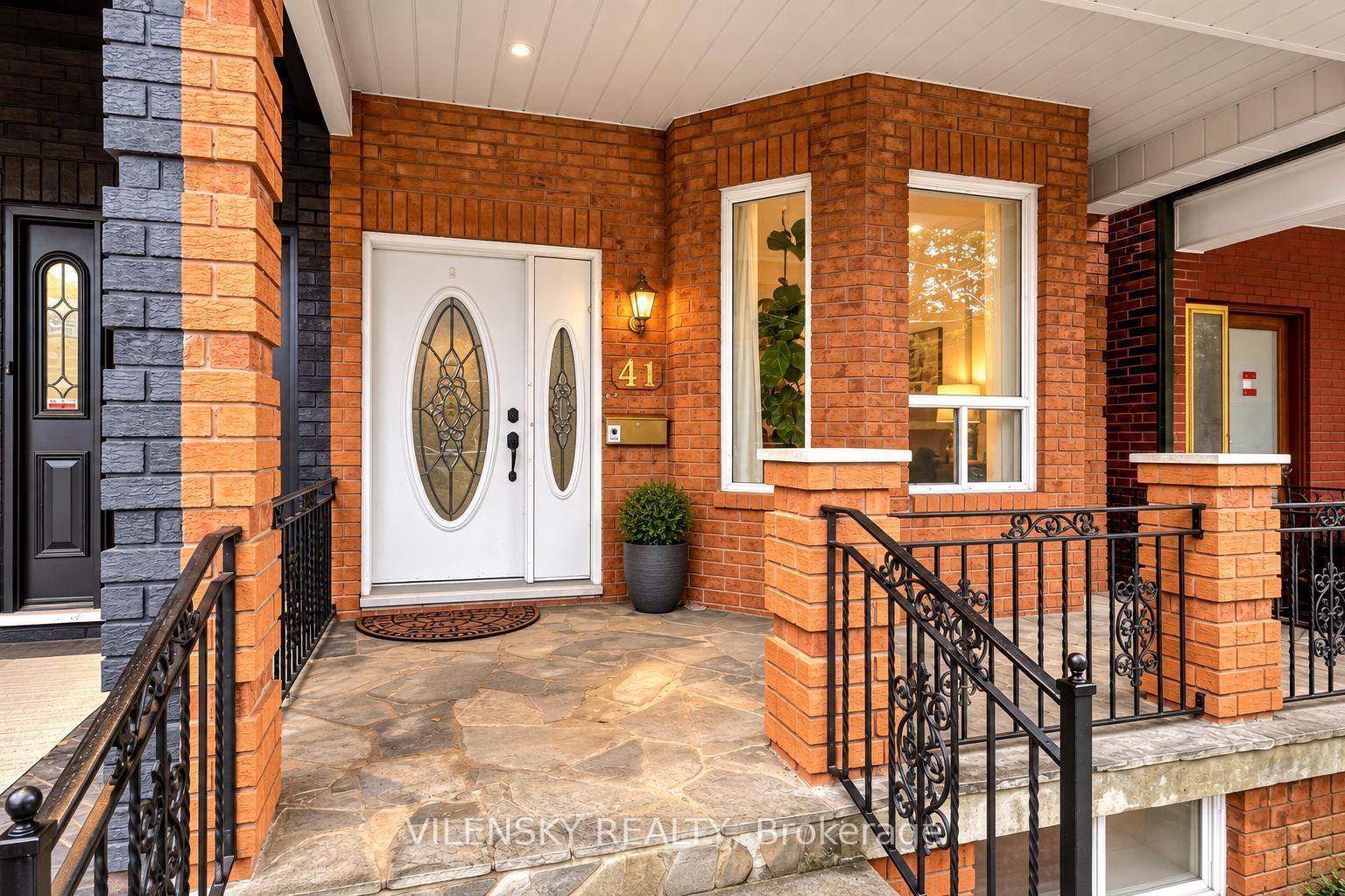 Photo 2 of 41 Lakeview Avenue, Toronto, Trinity-Bellwoods — HOMEH