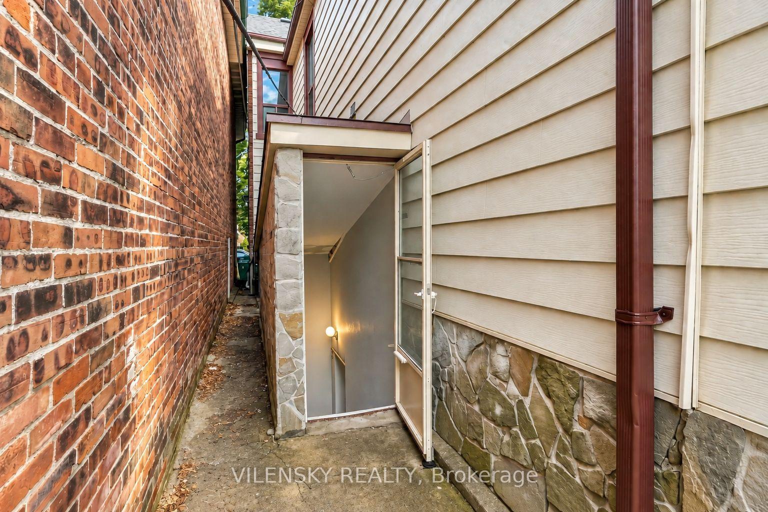 Photo 40 of 41 Lakeview Avenue, Toronto, Trinity-Bellwoods — HOMEH