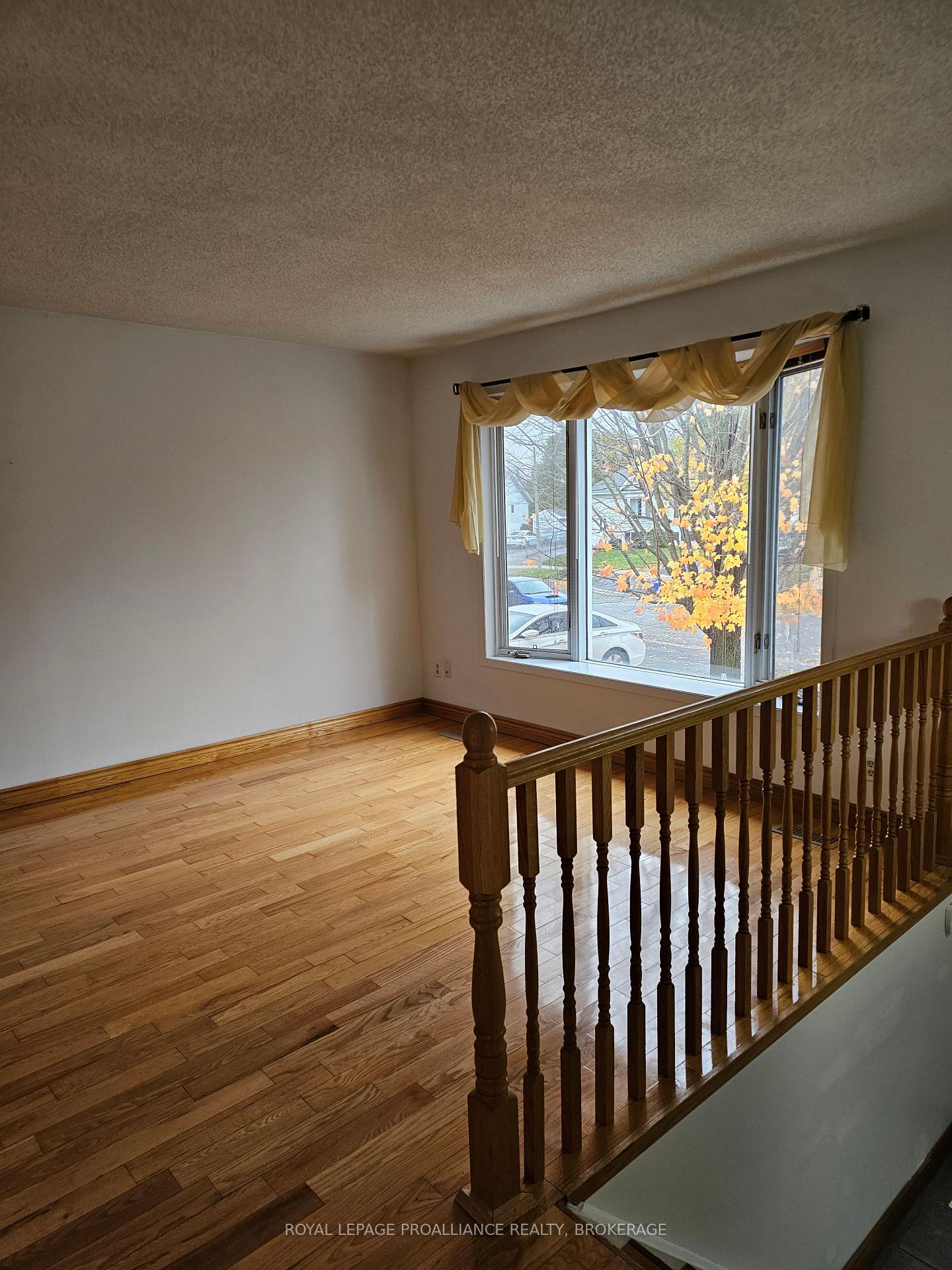 Photo 11 of 915 Warburton Crescent, Kingston, East Gardiners Rd — HOMEH