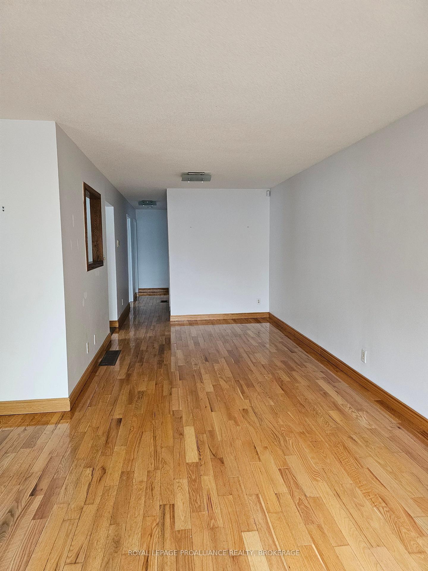 Photo 15 of 915 Warburton Crescent, Kingston, East Gardiners Rd — HOMEH