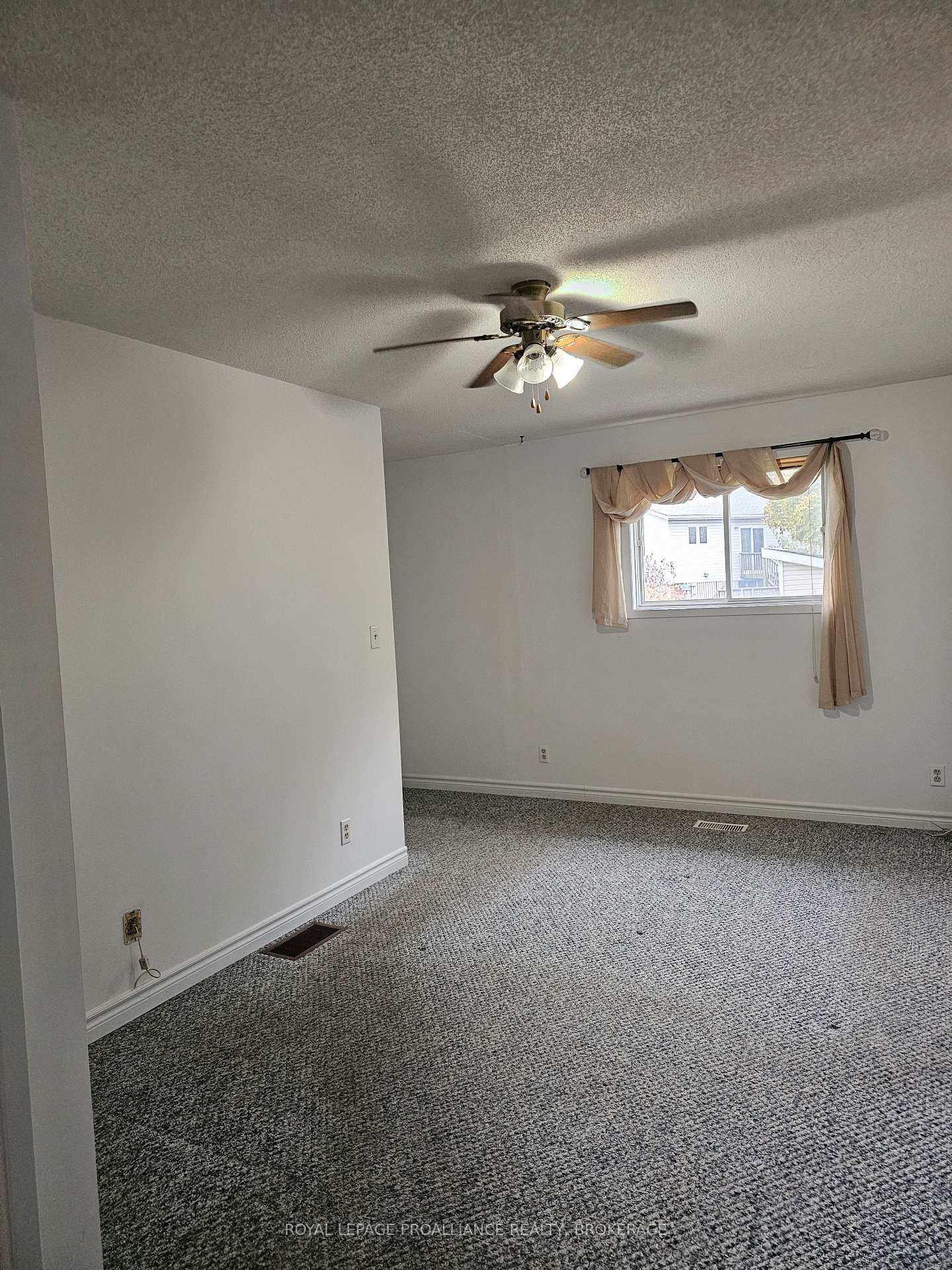 Photo 23 of 915 Warburton Crescent, Kingston, East Gardiners Rd — HOMEH