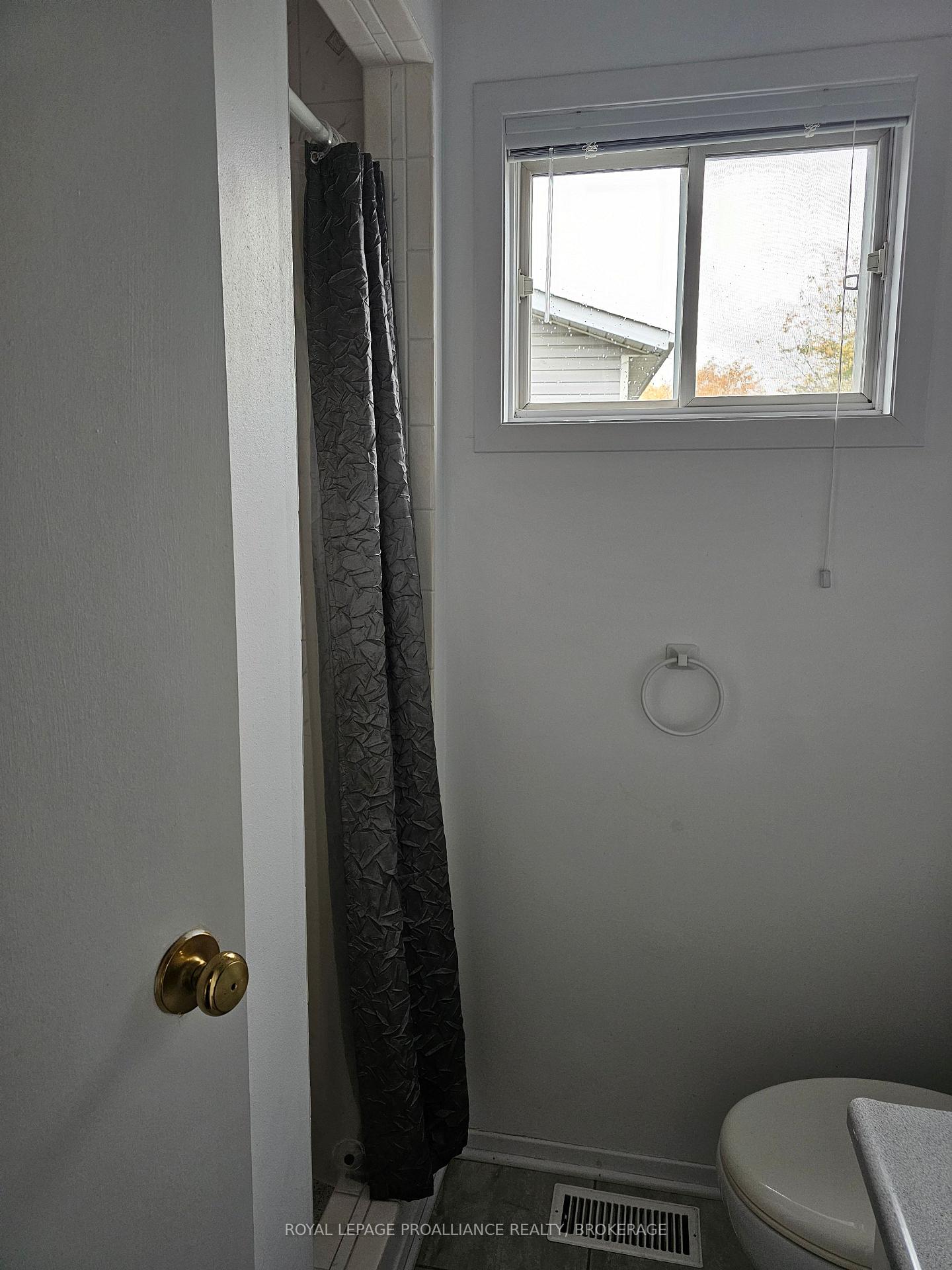 Photo 27 of 915 Warburton Crescent, Kingston, East Gardiners Rd — HOMEH
