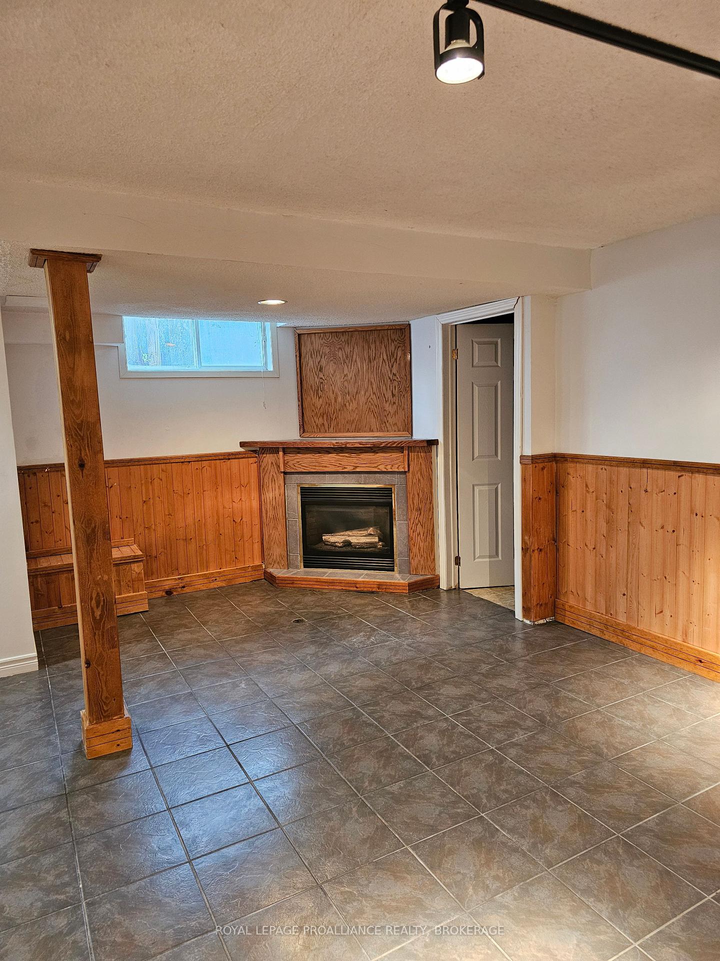 Photo 53 of 915 Warburton Crescent, Kingston, East Gardiners Rd — HOMEH