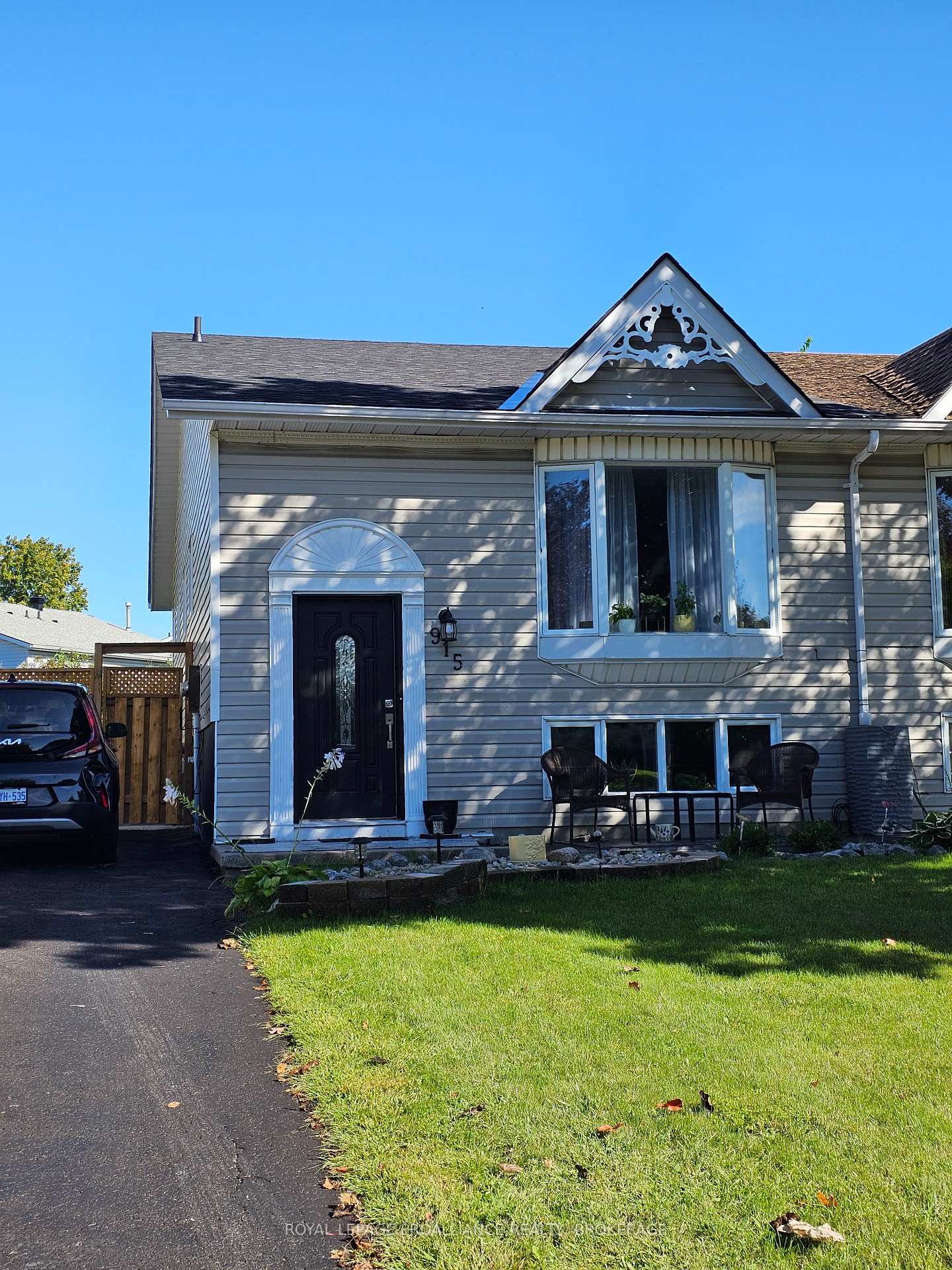 Photo 5 of 915 Warburton Crescent, Kingston, East Gardiners Rd — HOMEH