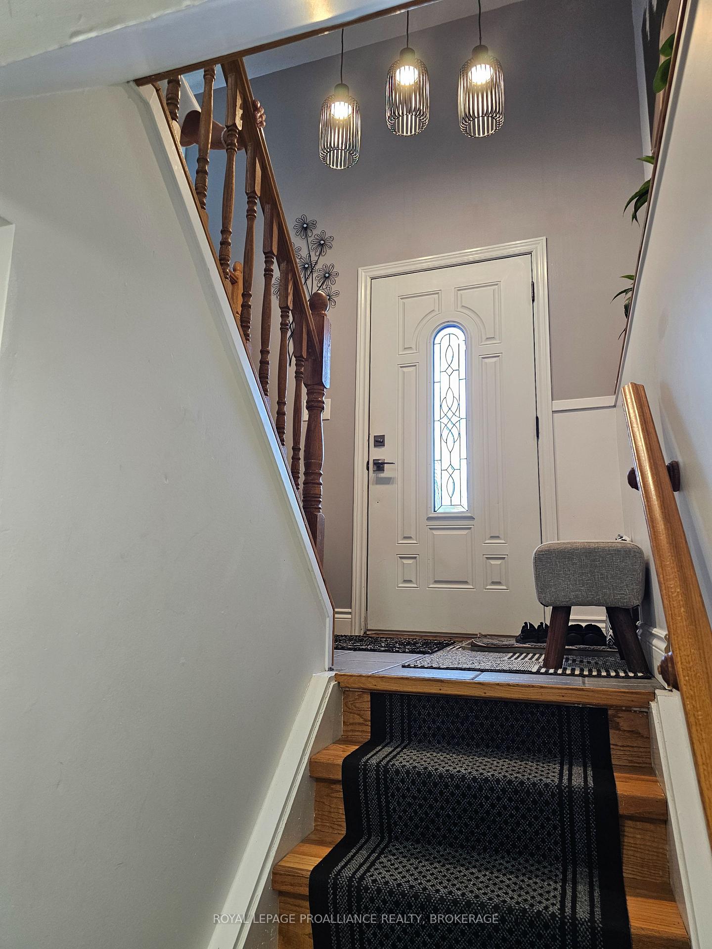 Photo 16 of 915 Warburton Crescent, Kingston, East Gardiners Rd — HOMEH
