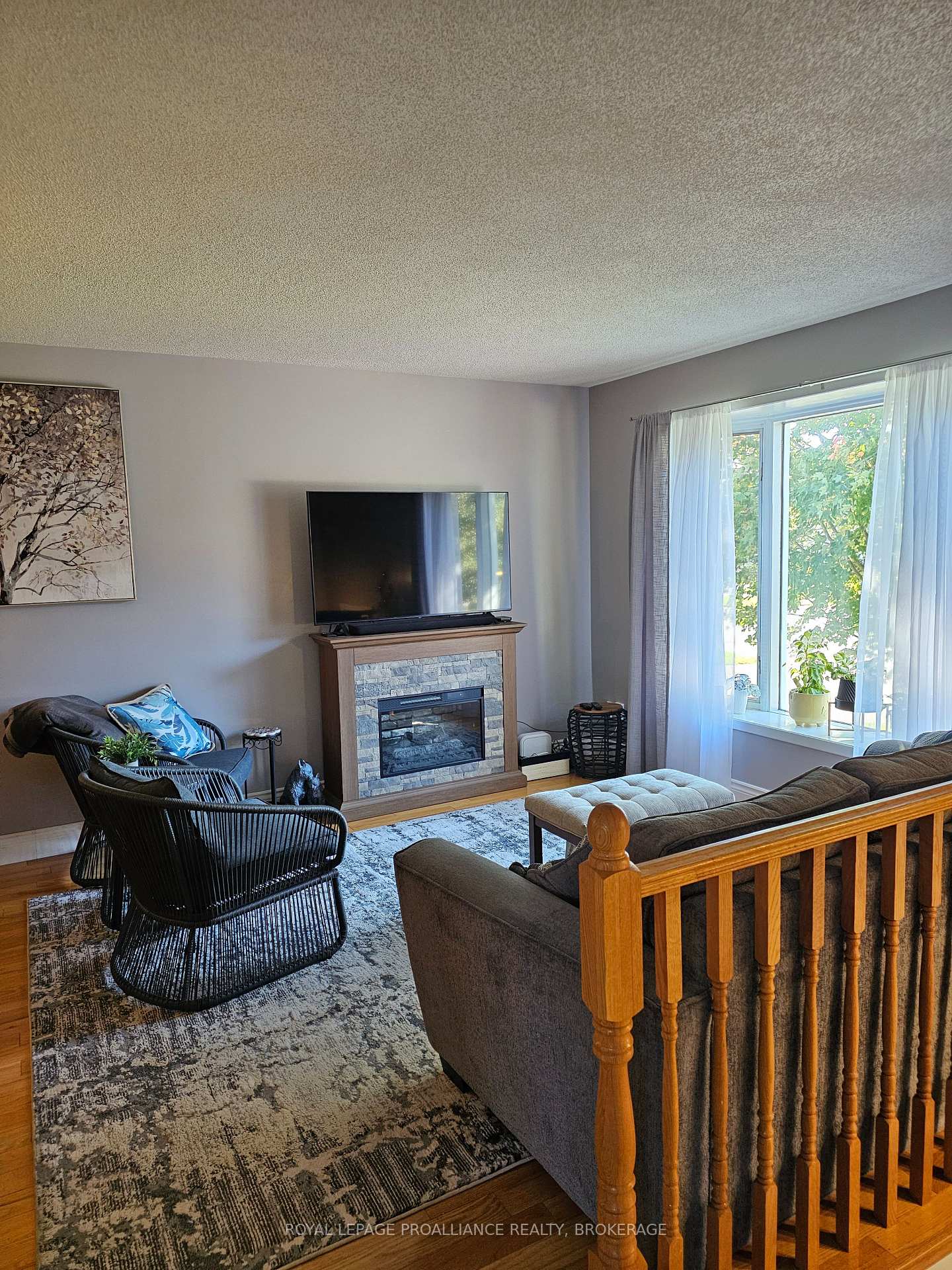 Photo 18 of 915 Warburton Crescent, Kingston, East Gardiners Rd — HOMEH