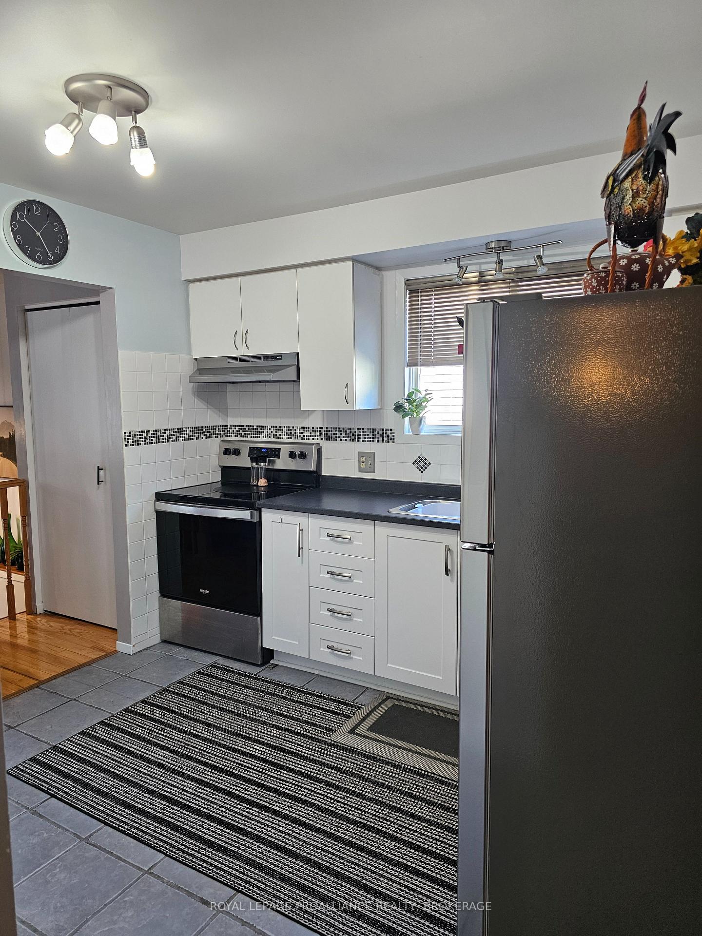Photo 22 of 915 Warburton Crescent, Kingston, East Gardiners Rd — HOMEH