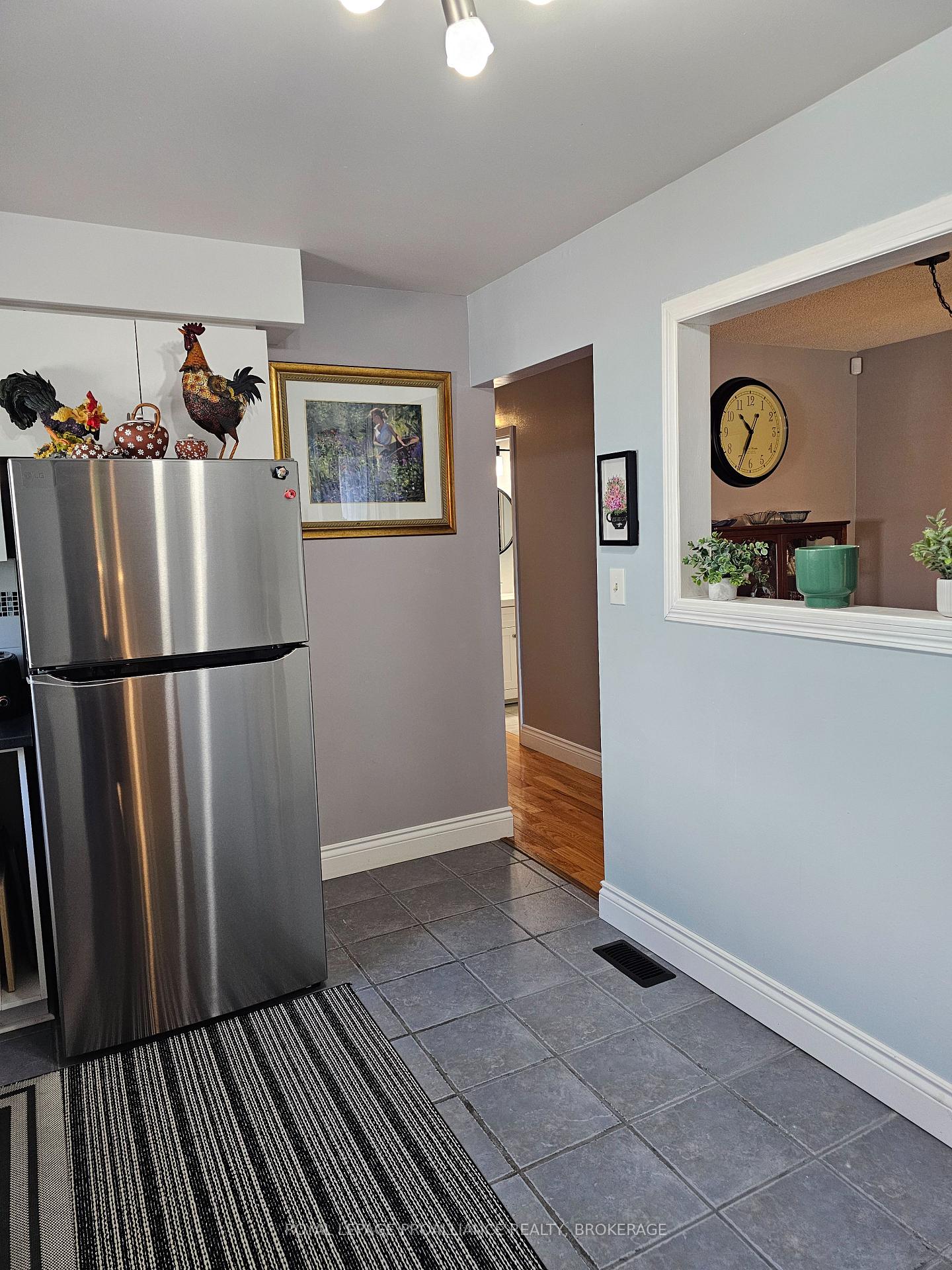 Photo 26 of 915 Warburton Crescent, Kingston, East Gardiners Rd — HOMEH
