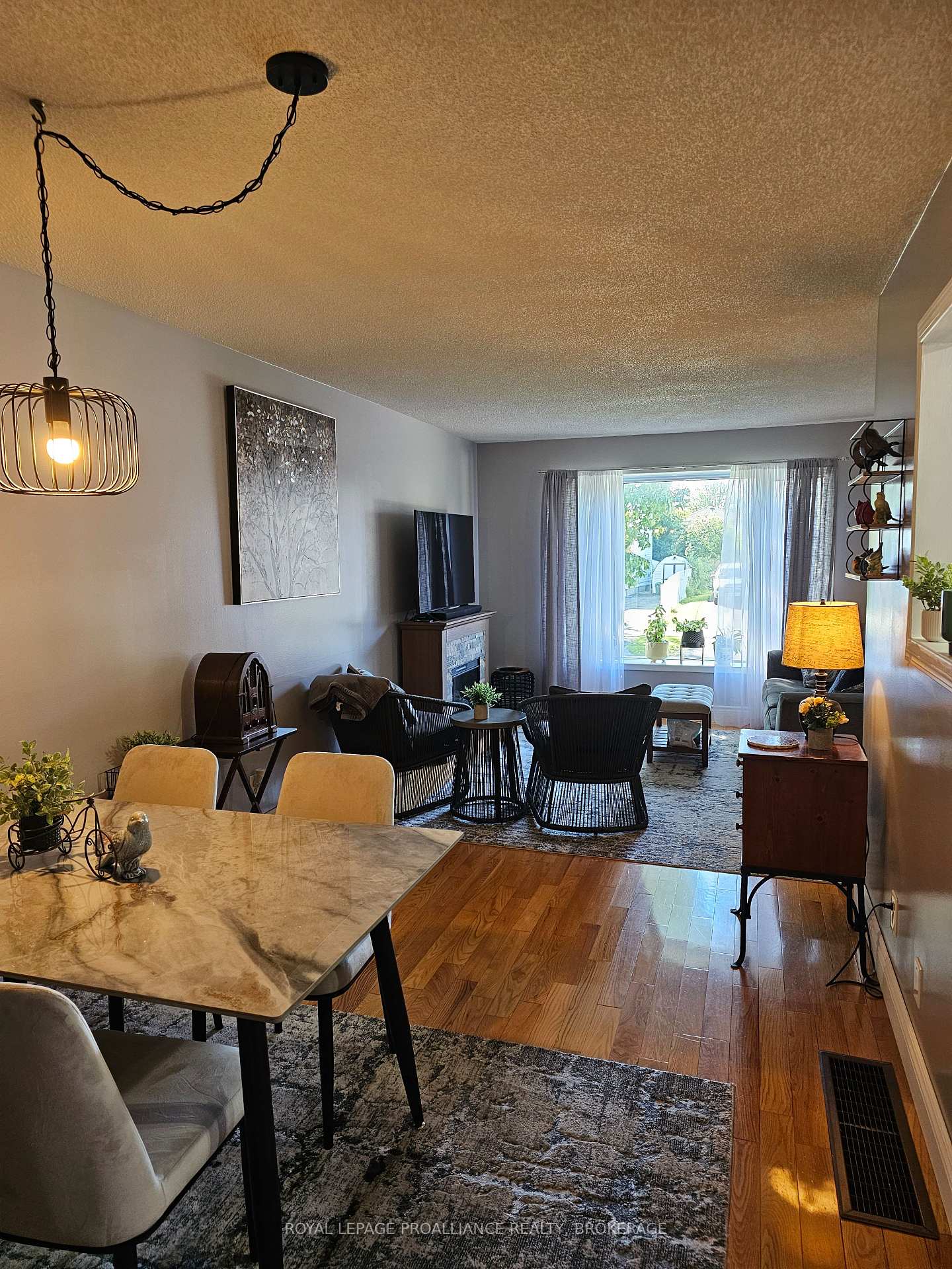 Photo 34 of 915 Warburton Crescent, Kingston, East Gardiners Rd — HOMEH