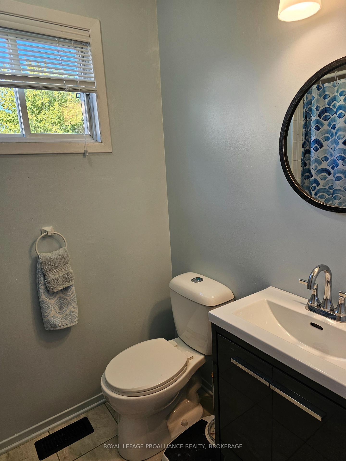 Photo 52 of 915 Warburton Crescent, Kingston, East Gardiners Rd — HOMEH