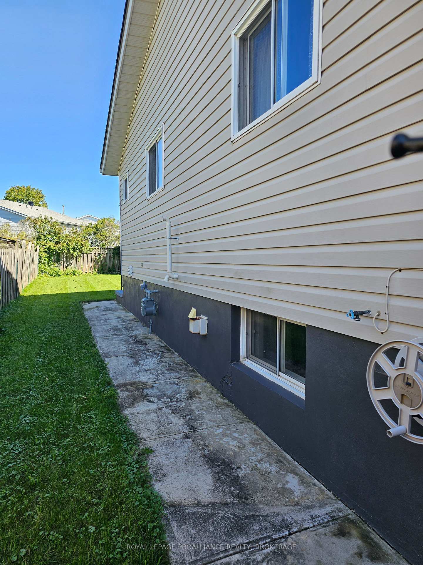 Photo 72 of 915 Warburton Crescent, Kingston, East Gardiners Rd — HOMEH